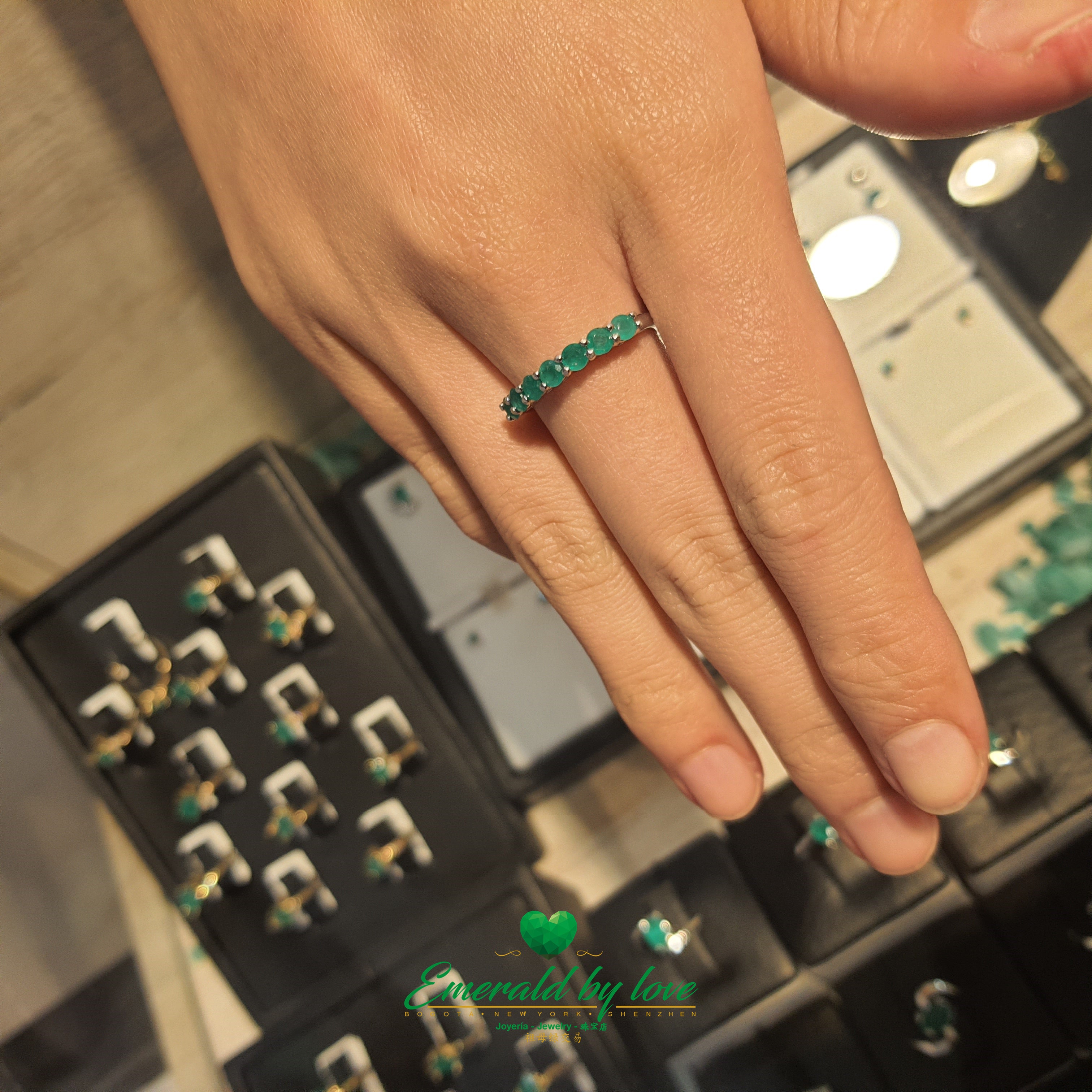 925 Sterling Silver Band Ring with Colombian Emeralds