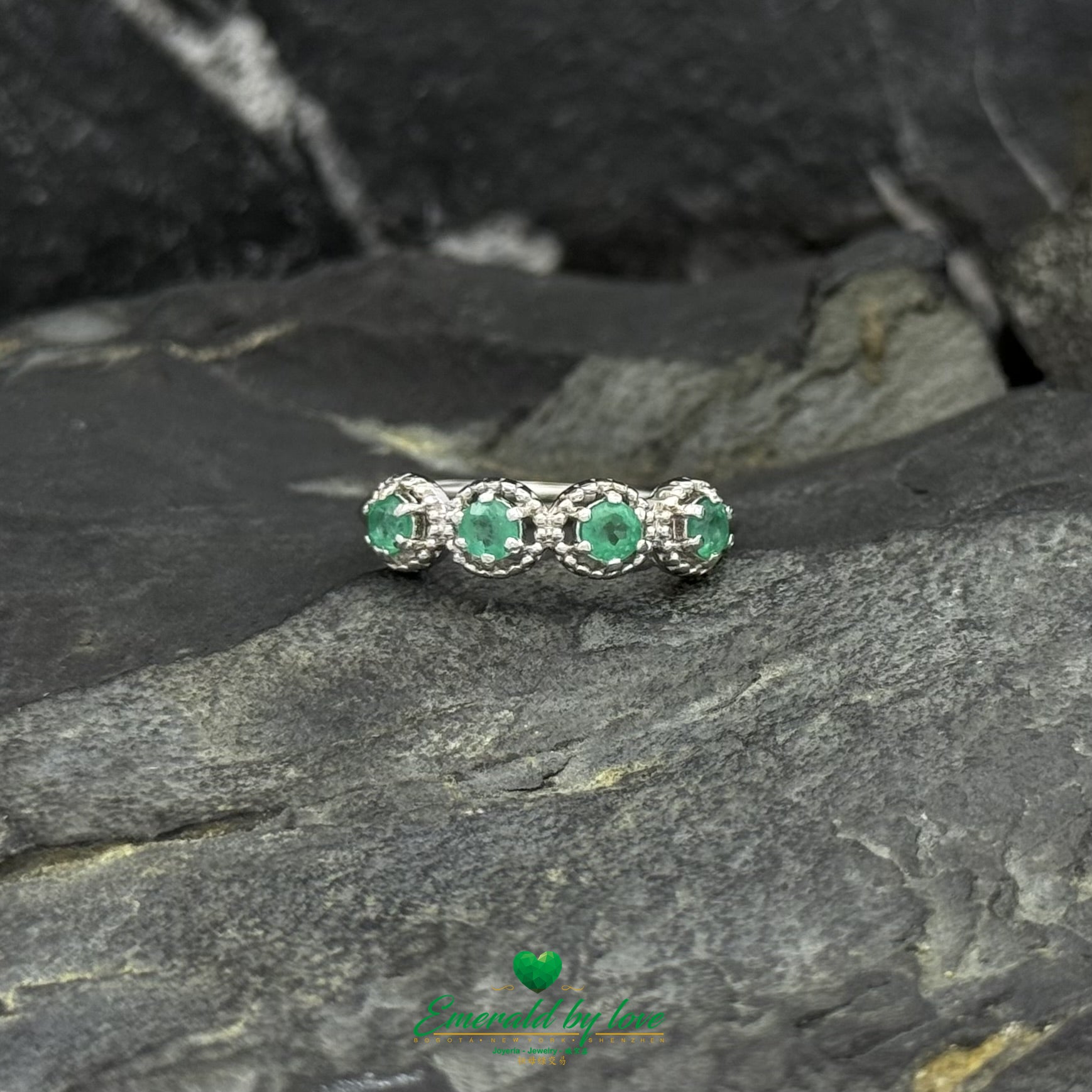 Band-Style Ring with Round Emeralds Framed in Silver
