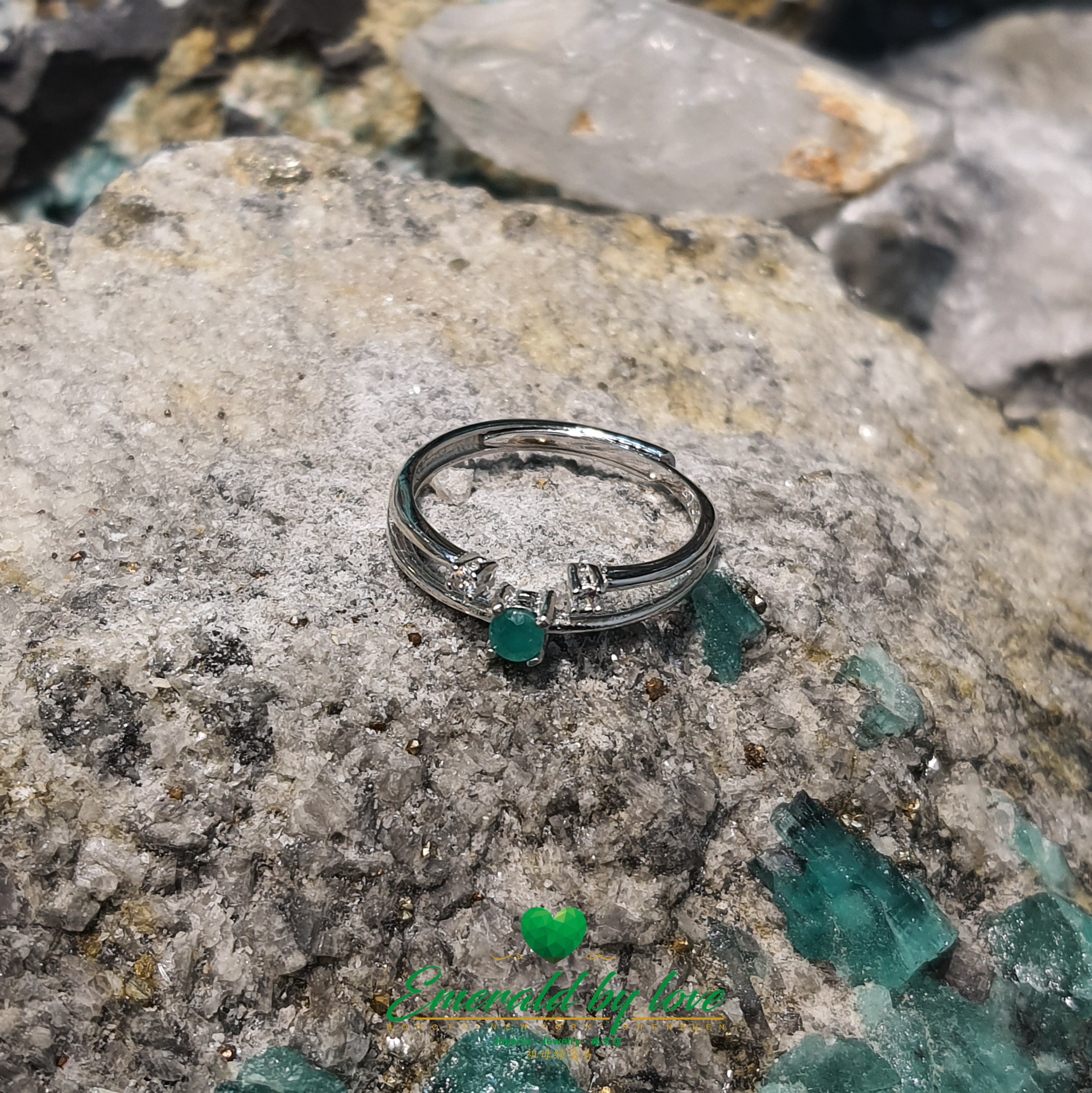 Double-Band Silver Ring with Semi-Closed Zirconia-Adorned Loop and Round Central Emerald