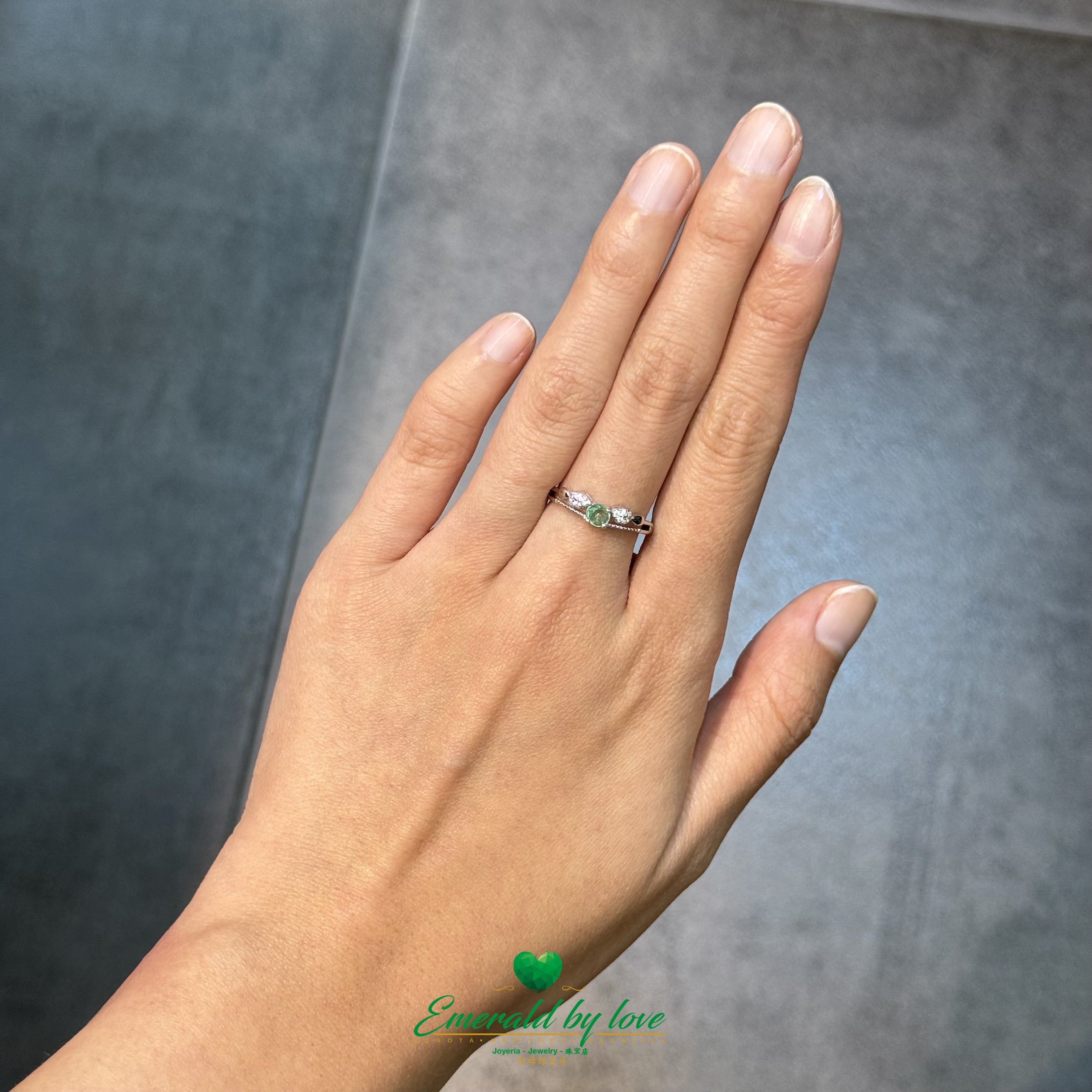 Double Band Ring with Central Round Emerald