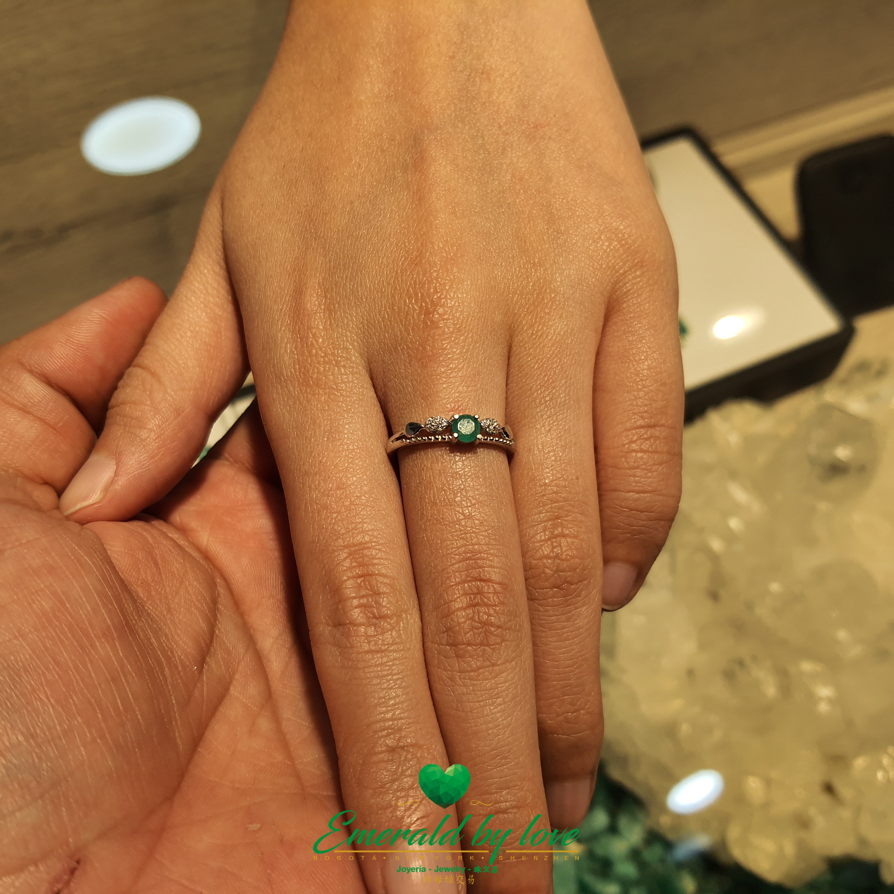 Double-Band Ring with Round Central Emerald and Bow Design in Zirconia