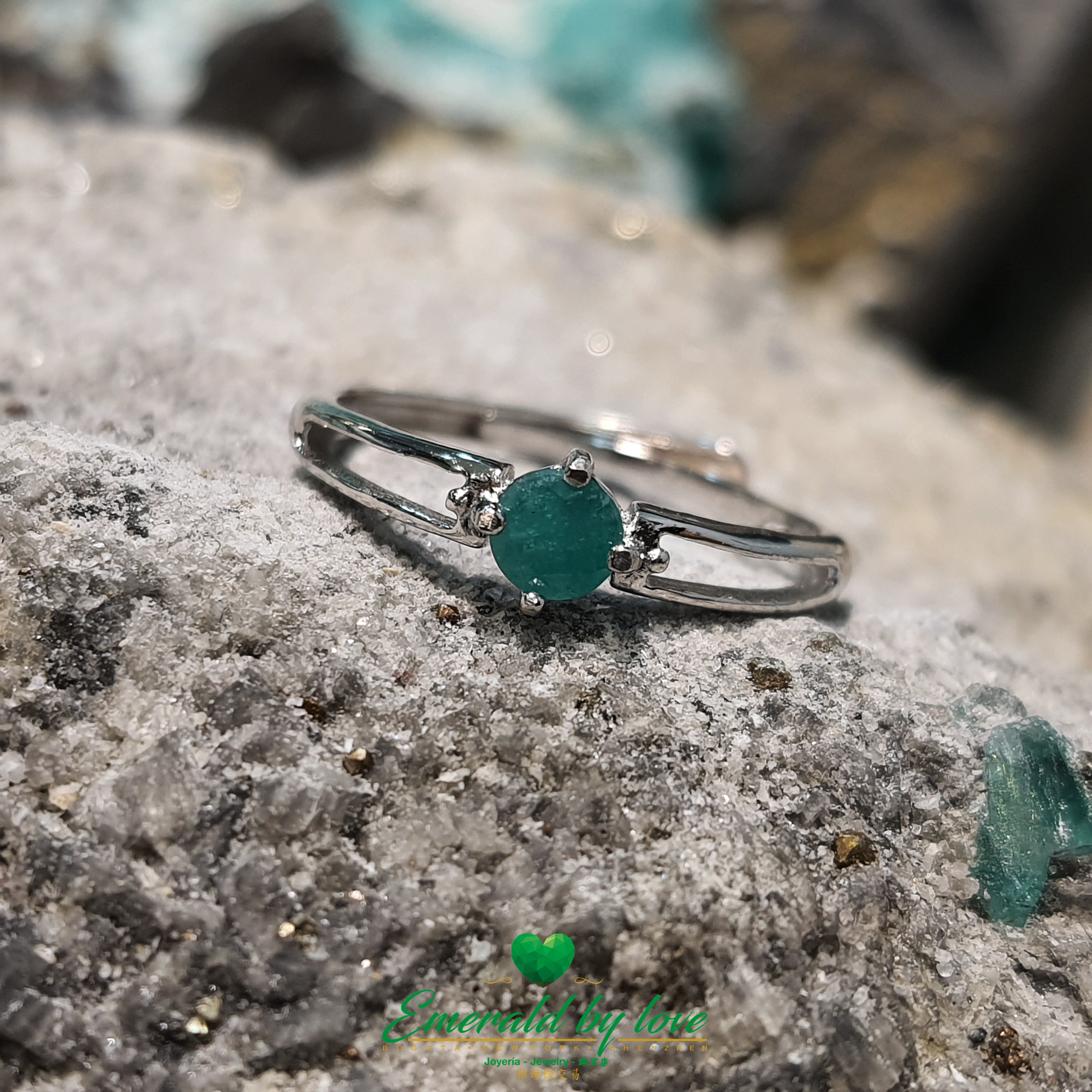 Solitaire Ring with Round Central Emerald and Openwork Band