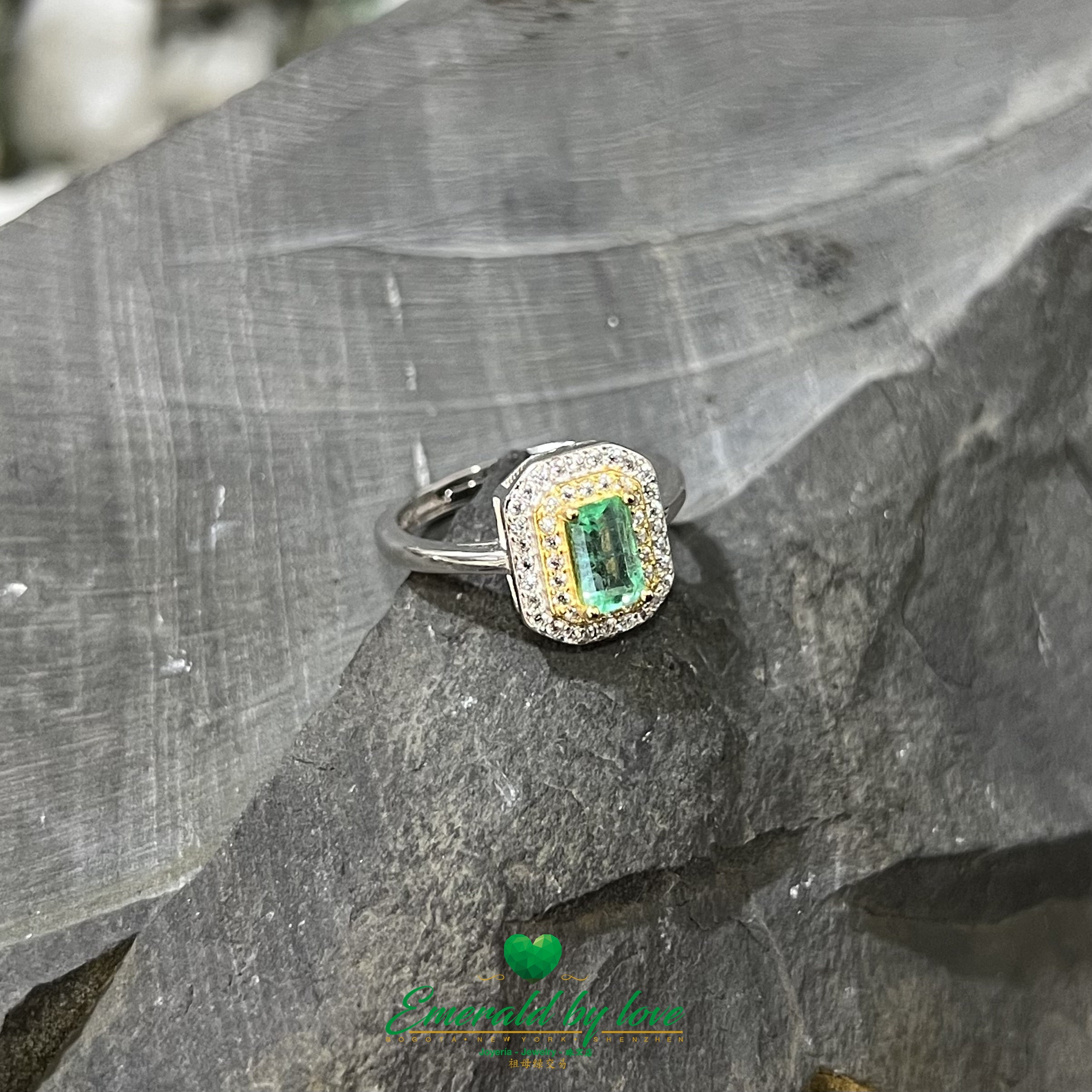 Rectangular Gold-Plated Ring with Central Emerald