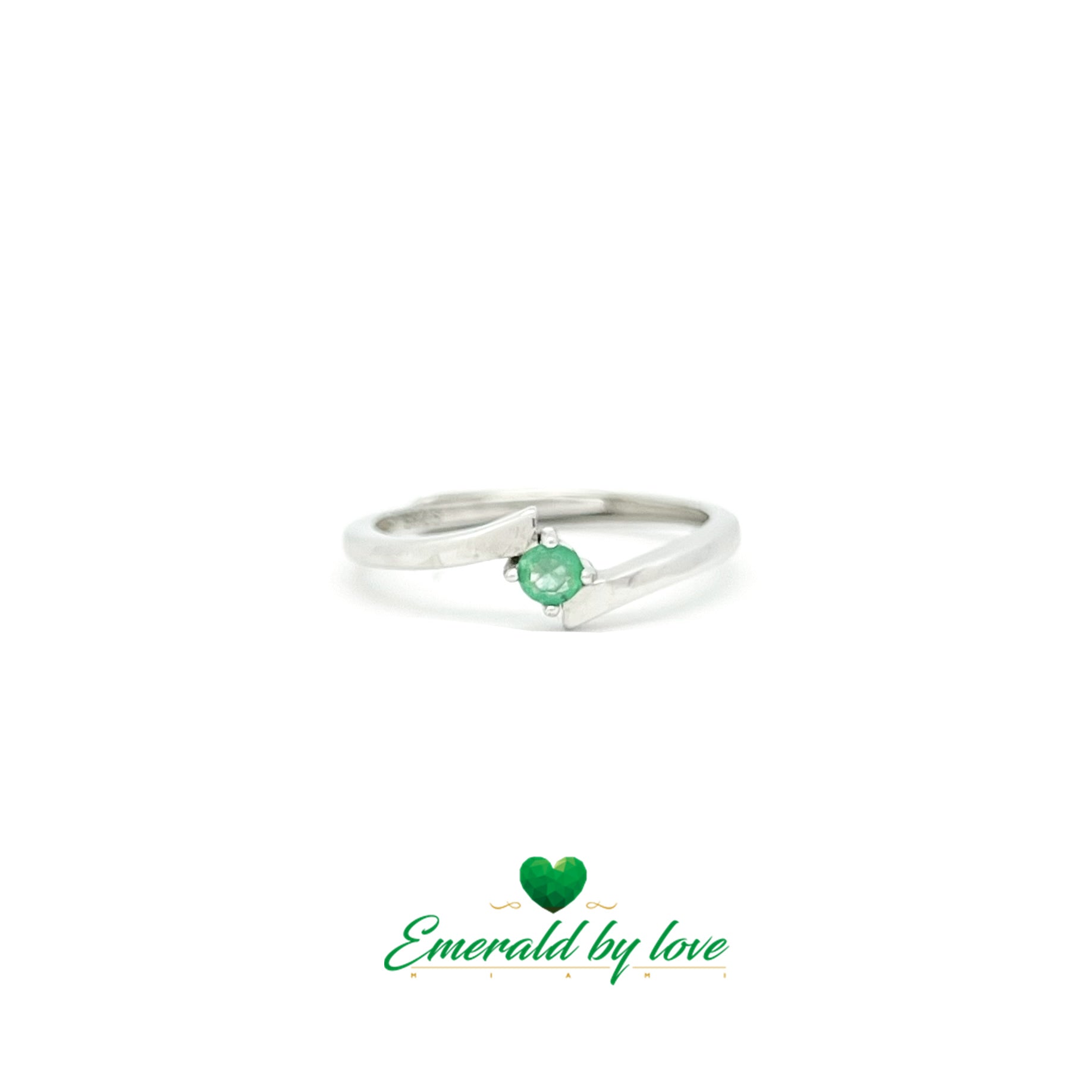 Silver Double-Point Ring with Central Round Emerald