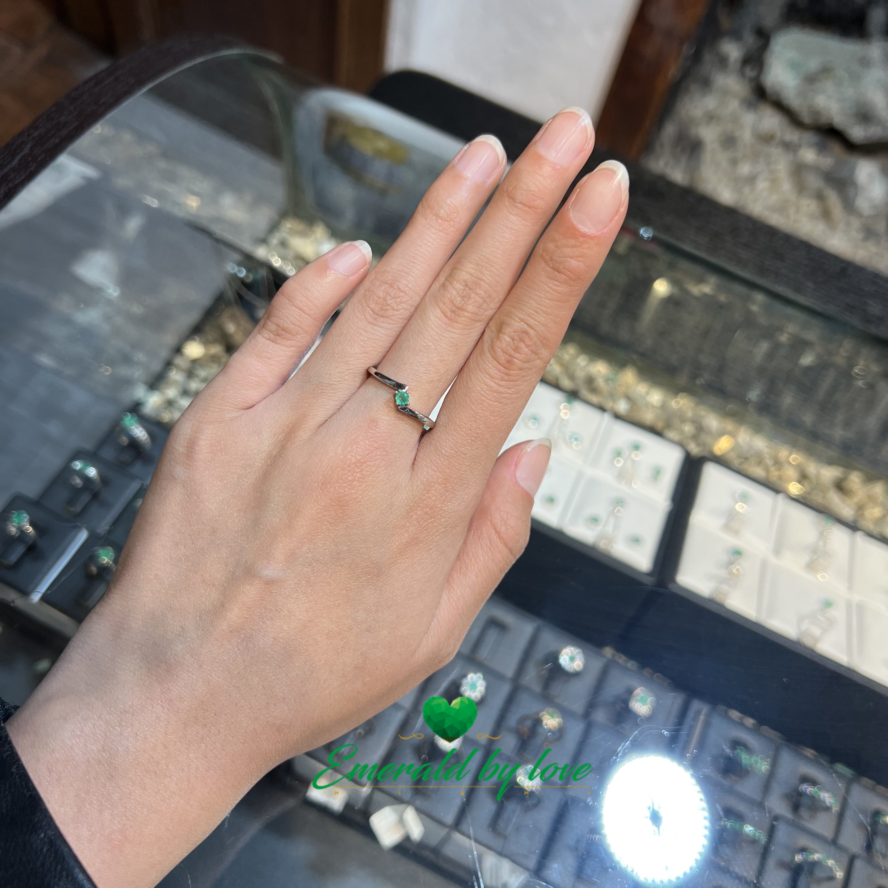 Silver Double-Point Ring with Central Round Emerald