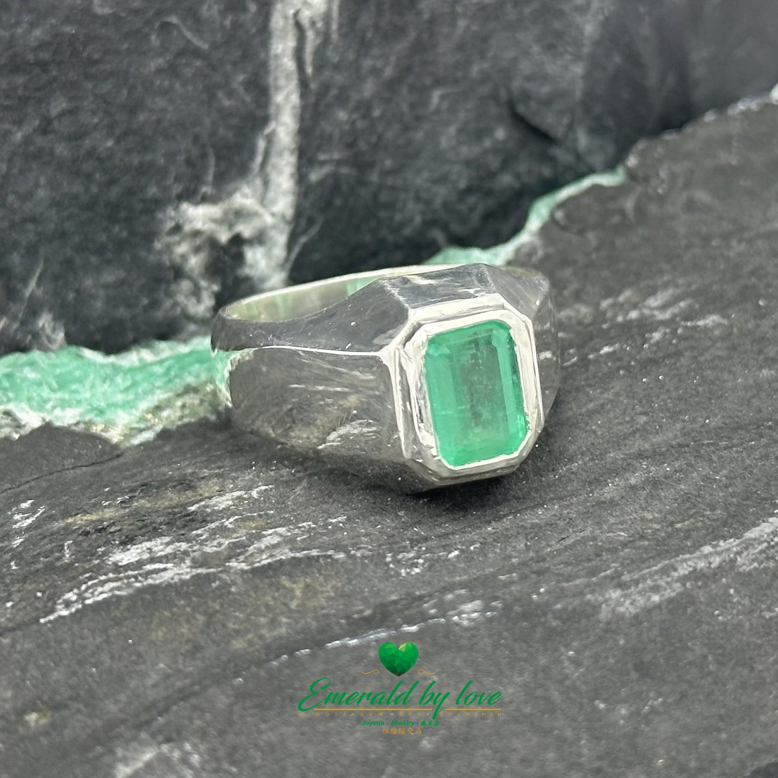 Sophisticated Men's Sterling Silver Ring with Bezel-Set Rectangular Emerald