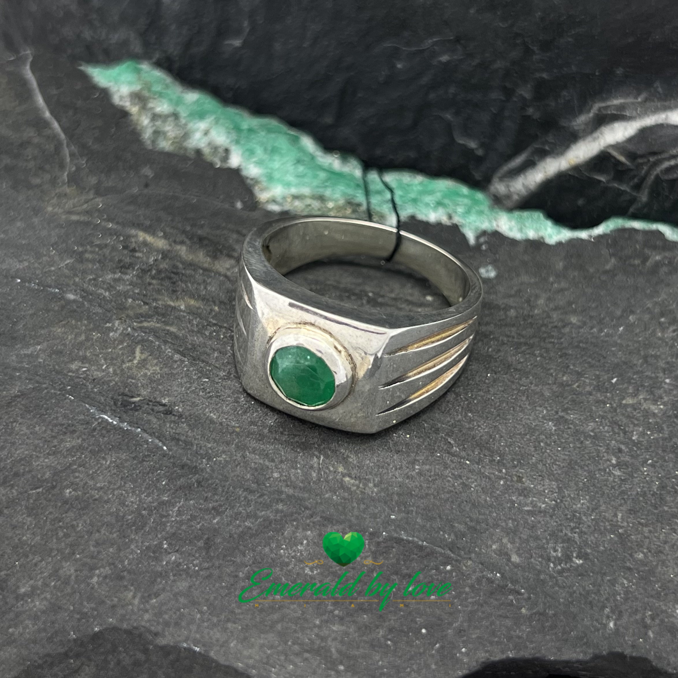 Men's Silver Ring with Round Emerald in Bezel Setting and Decorative Lines