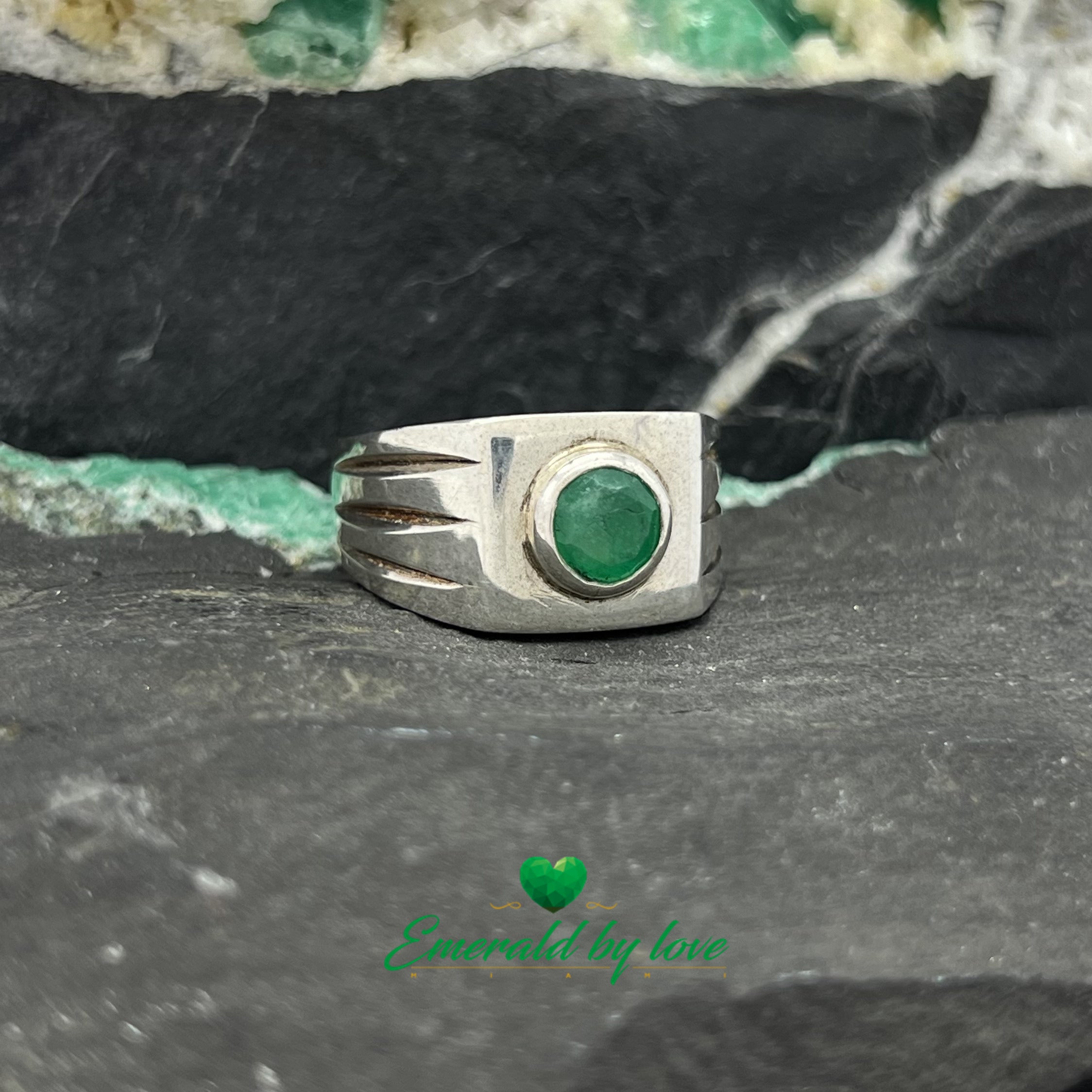 Men's Silver Ring with Round Emerald in Bezel Setting and Decorative Lines