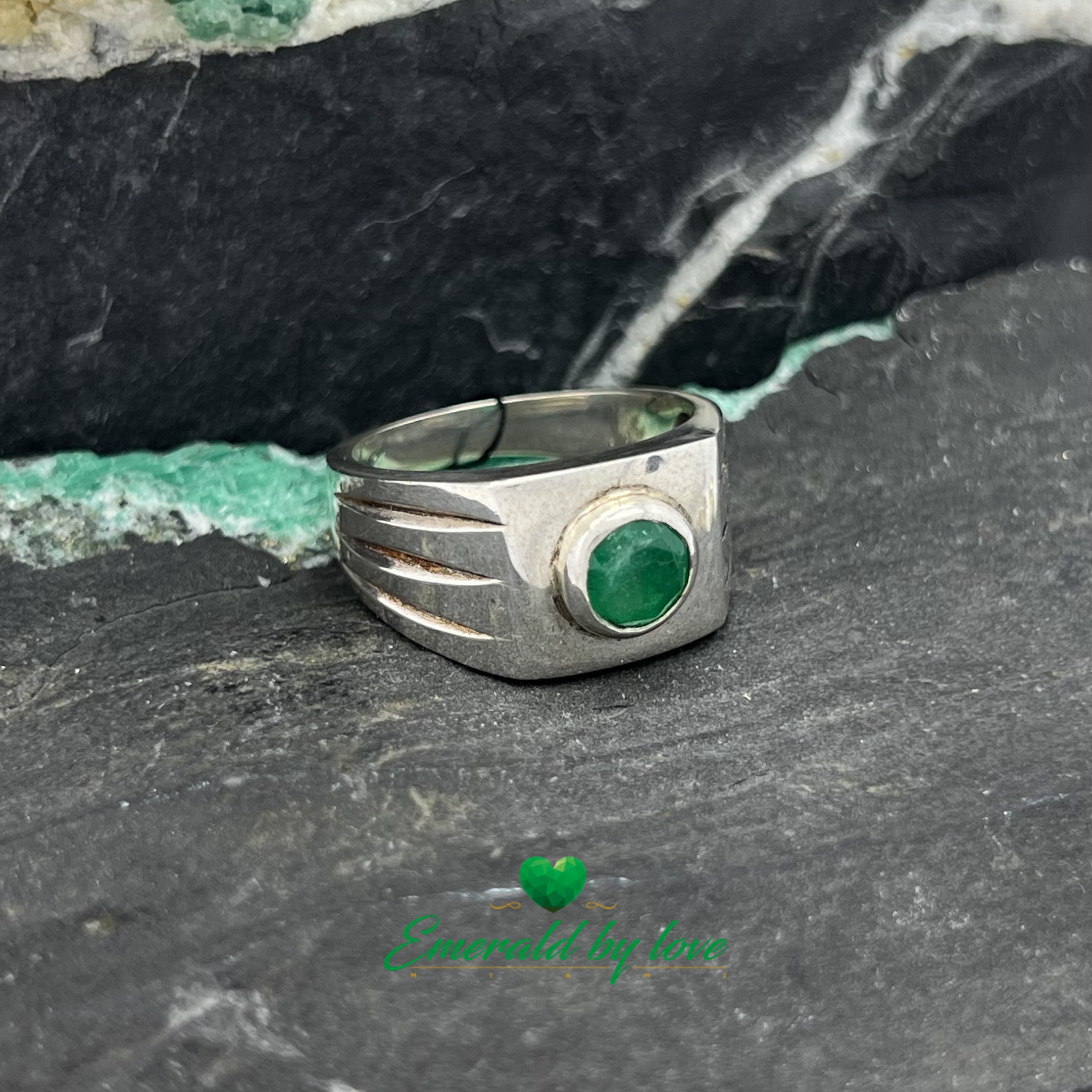 Men's Silver Ring with Round Emerald in Bezel Setting and Decorative Lines