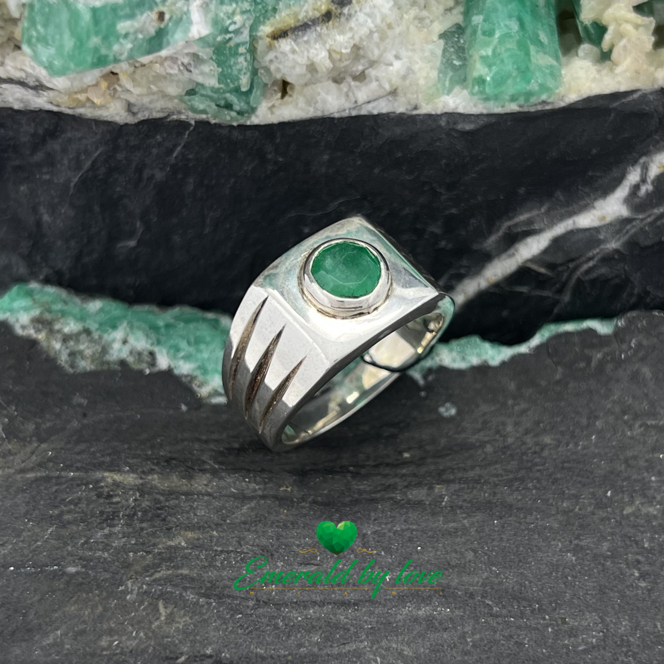 Men's Silver Ring with Round Emerald in Bezel Setting and Decorative Lines