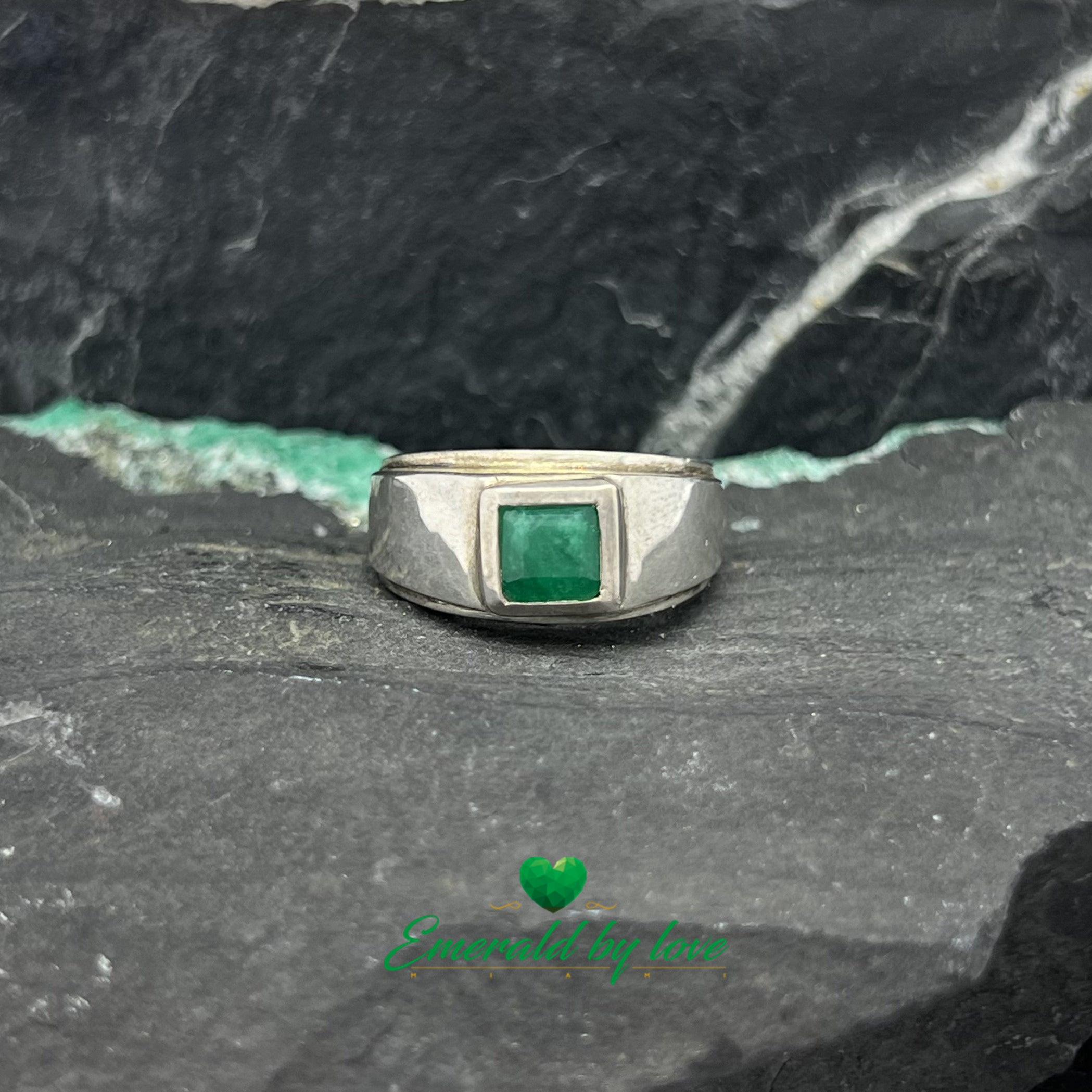 Silver Ring for Men´s  with Square Emerald in Bezel Setting