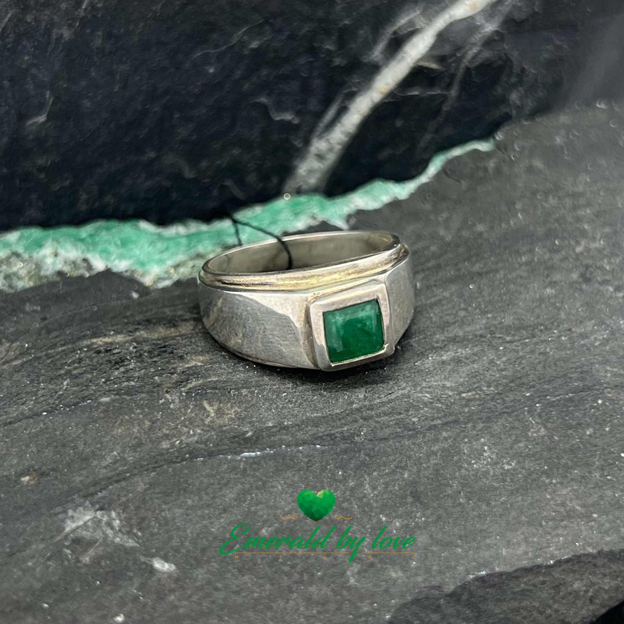 Silver Ring for Men´s  with Square Emerald in Bezel Setting