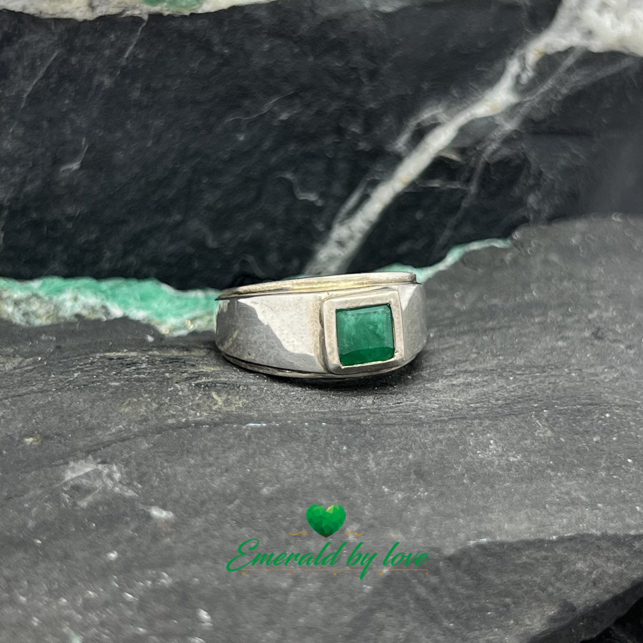 Silver Ring for Men´s  with Square Emerald in Bezel Setting