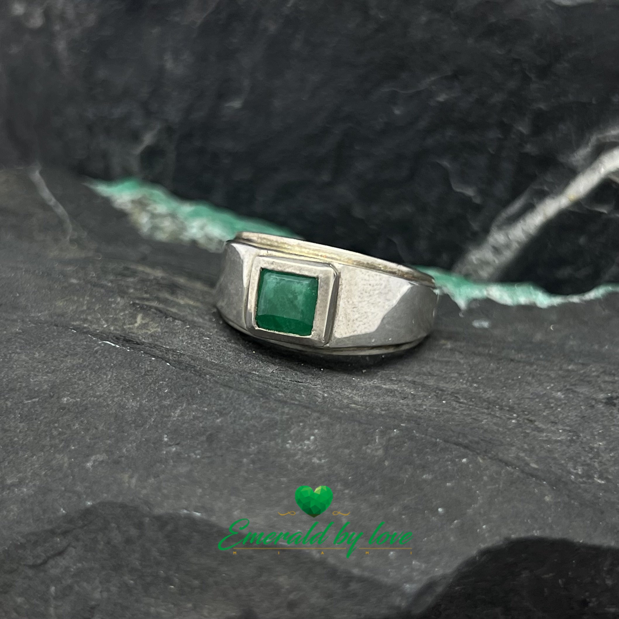 Silver Ring for Men´s  with Square Emerald in Bezel Setting