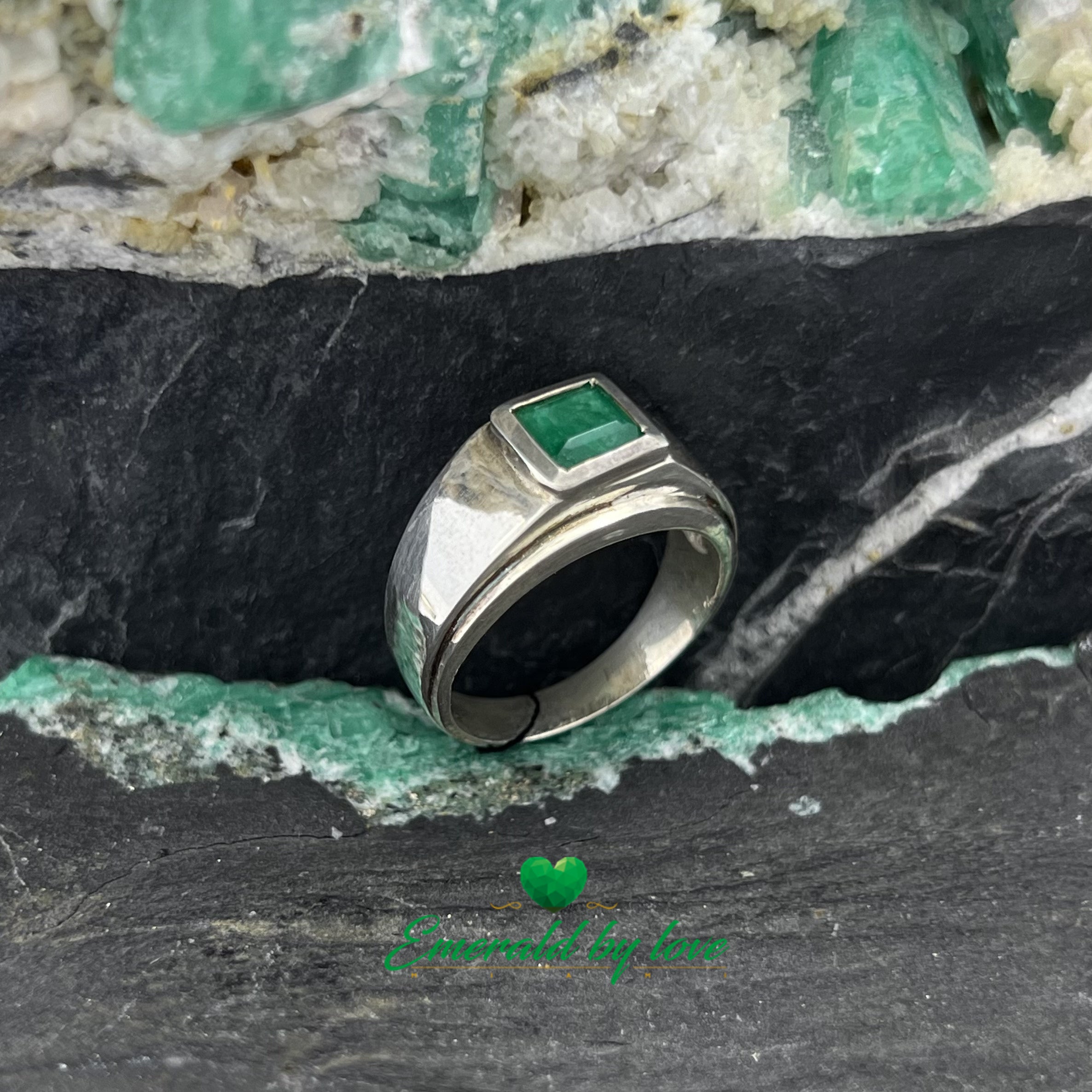 Silver Ring for Men´s  with Square Emerald in Bezel Setting