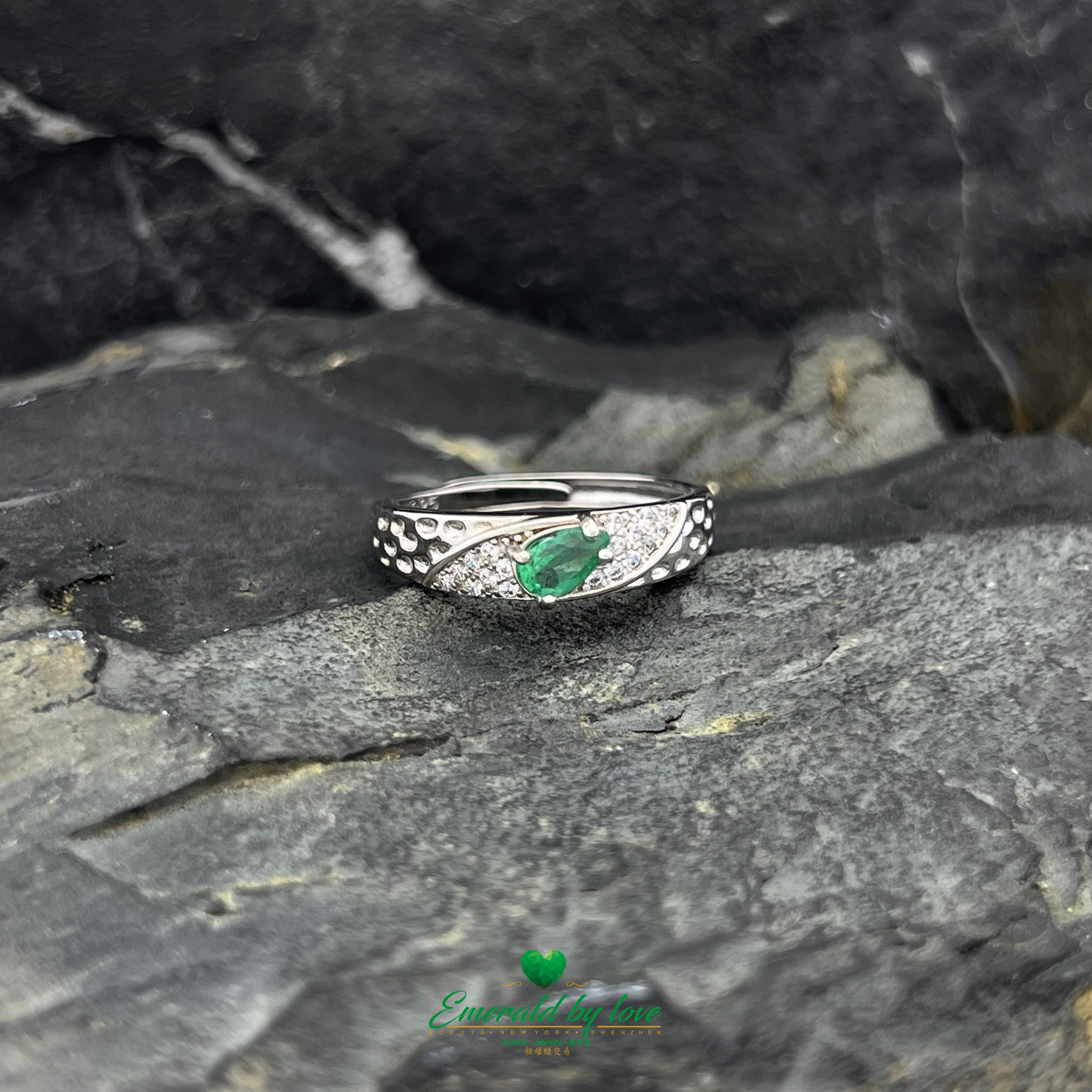 Chunky Silver Ring with Zircons and Diagonal Pear-Shaped Emerald