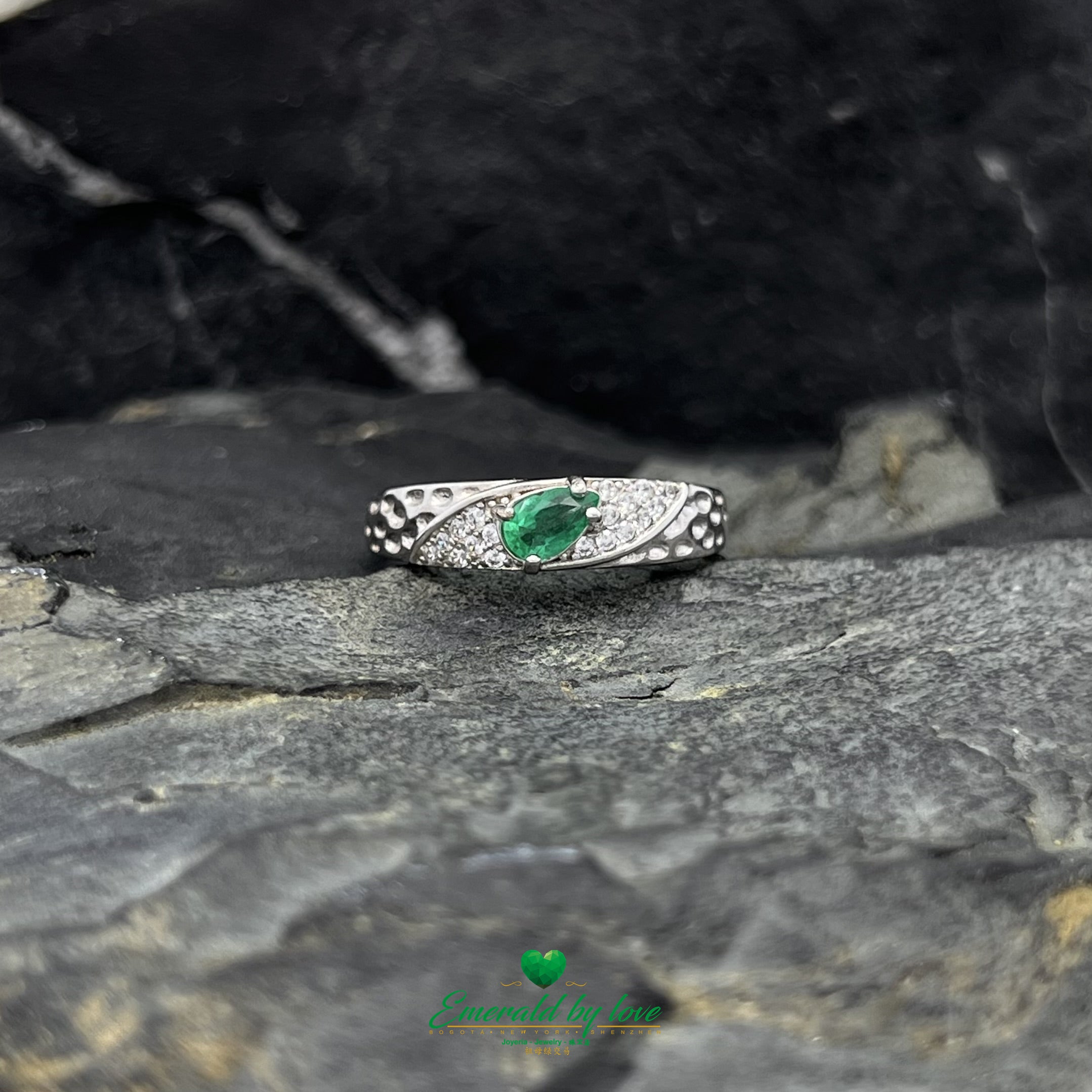 Chunky Silver Ring with Zircons and Diagonal Pear-Shaped Emerald