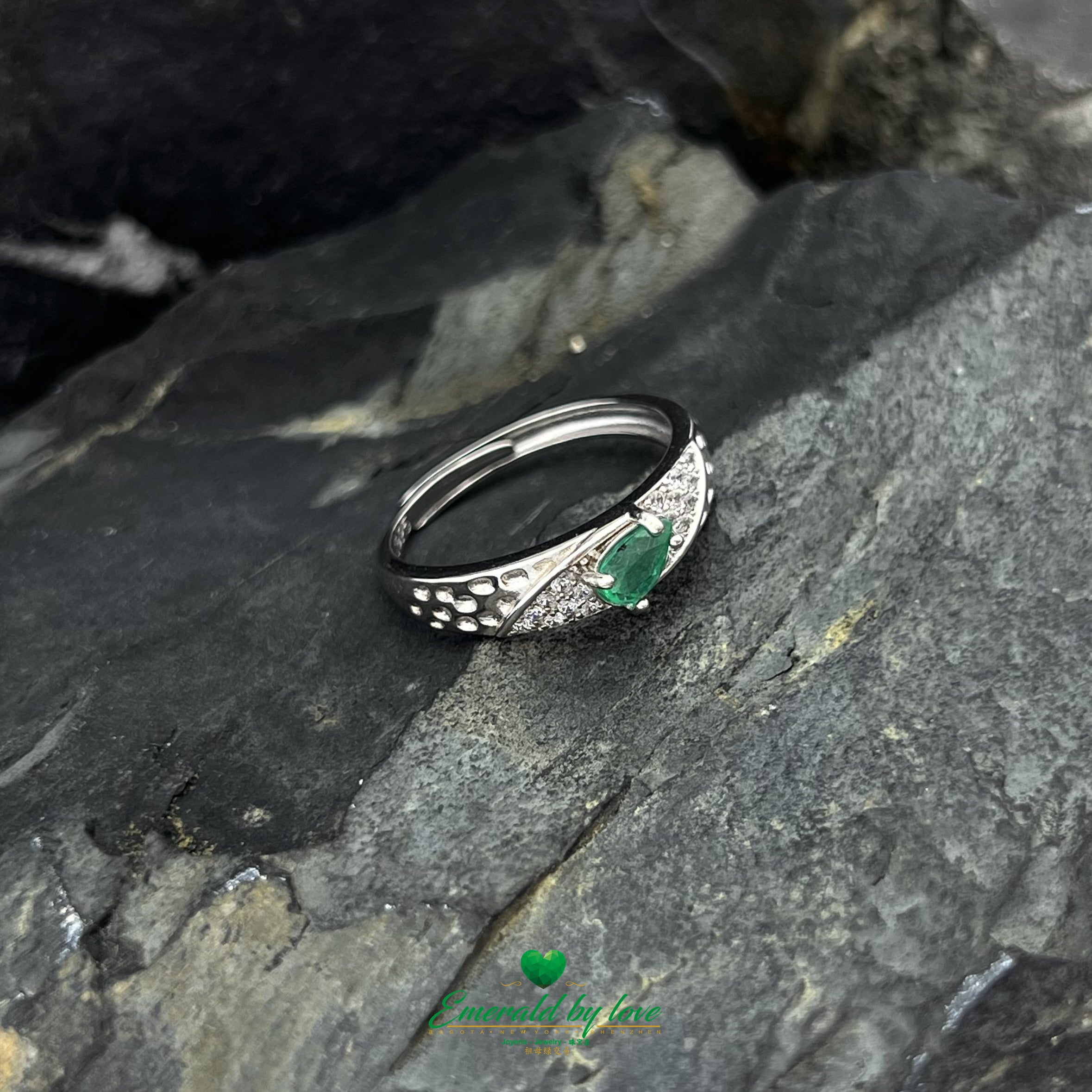 Chunky Silver Ring with Zircons and Diagonal Pear-Shaped Emerald