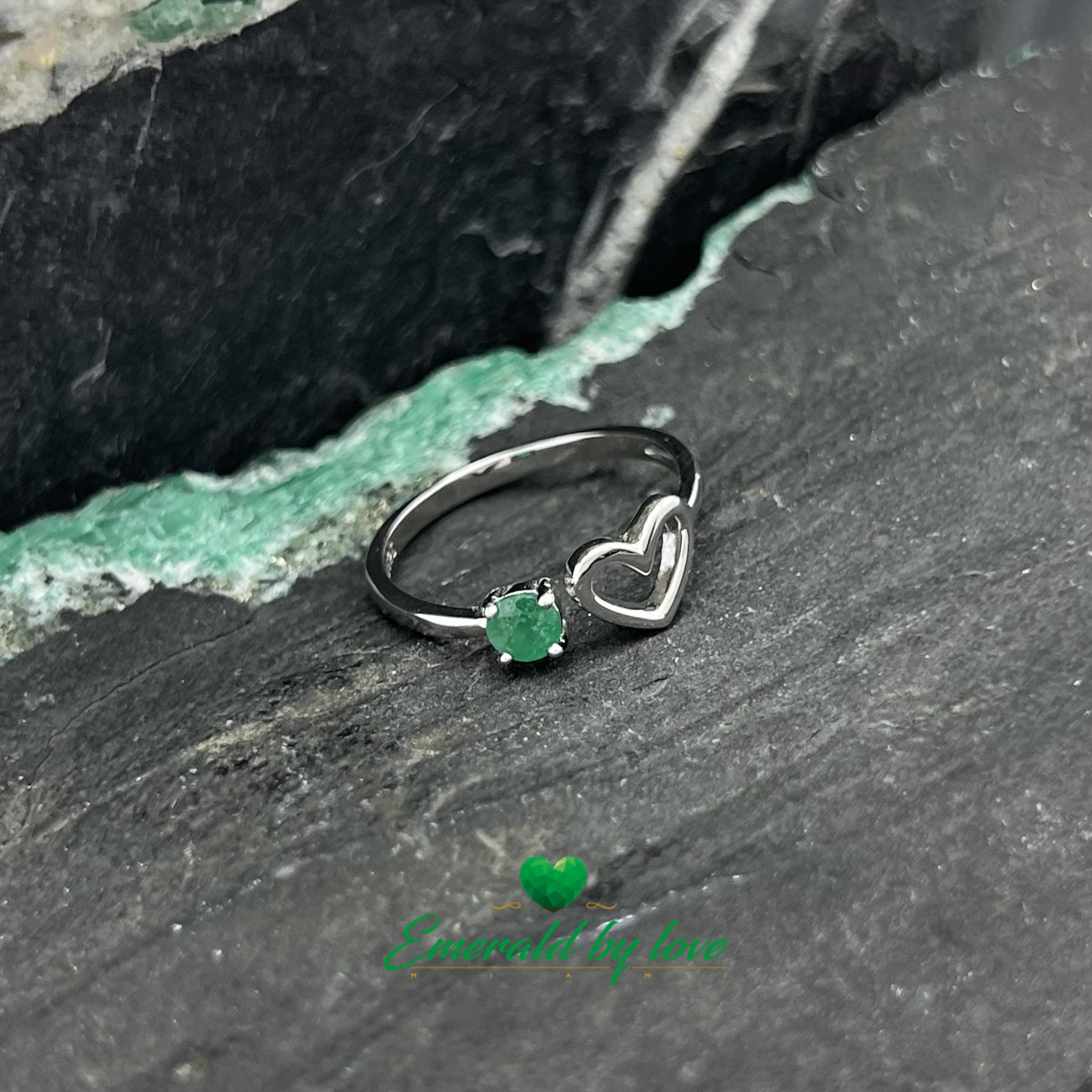 Silver Double Point Ring with Heart Line and Round Emerald