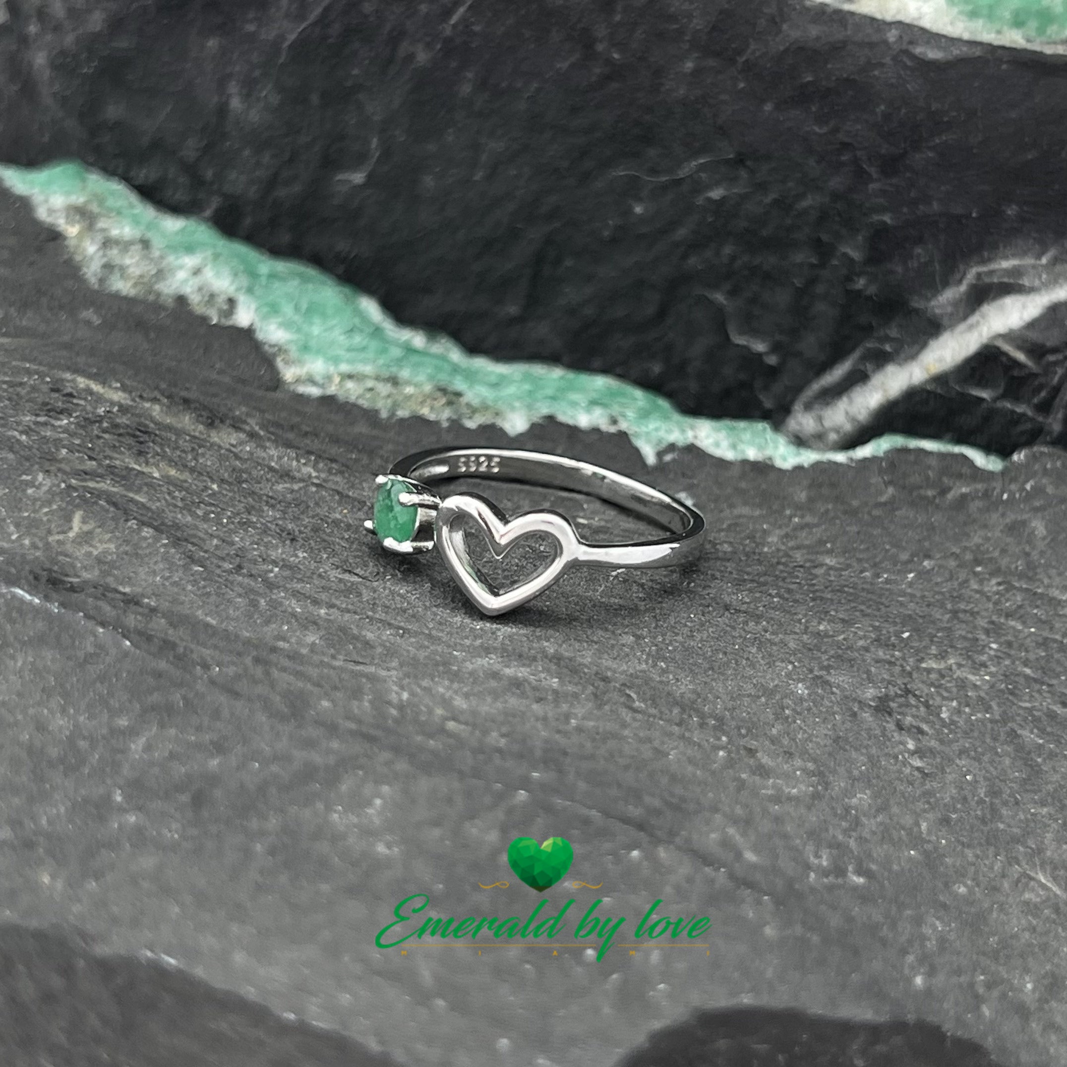 Silver Double Point Ring with Heart Line and Round Emerald