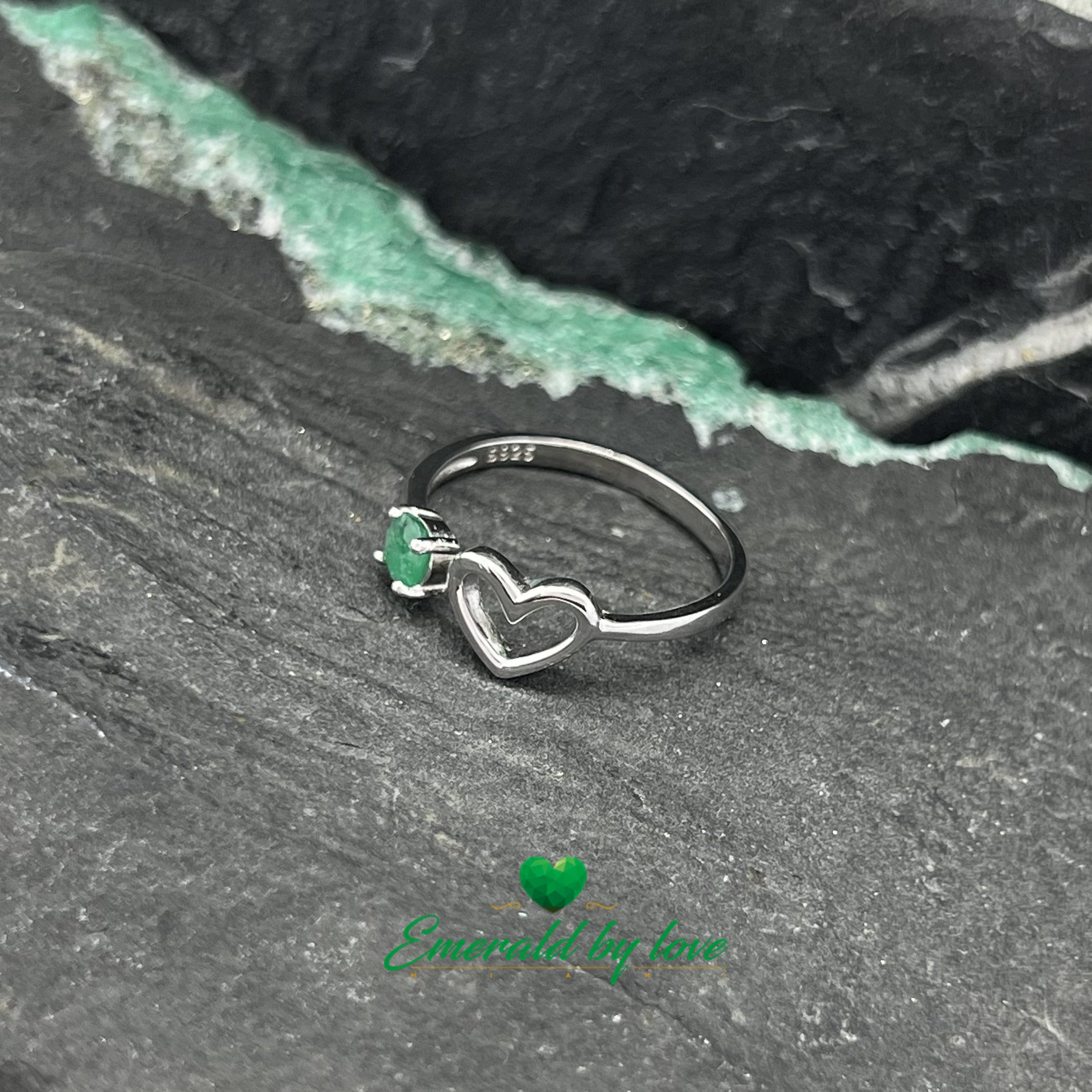 Silver Double Point Ring with Heart Line and Round Emerald