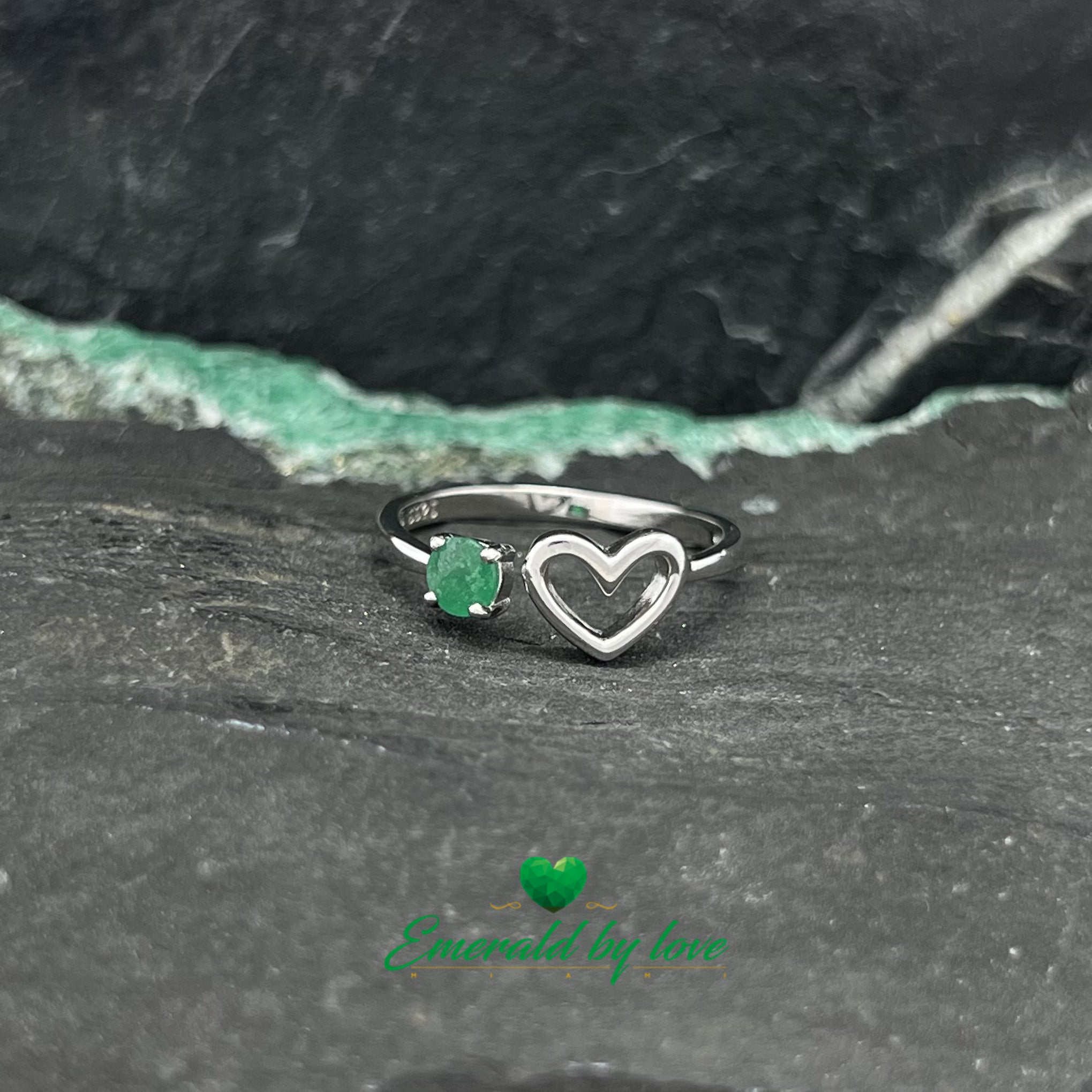 Silver Double Point Ring with Heart Line and Round Emerald