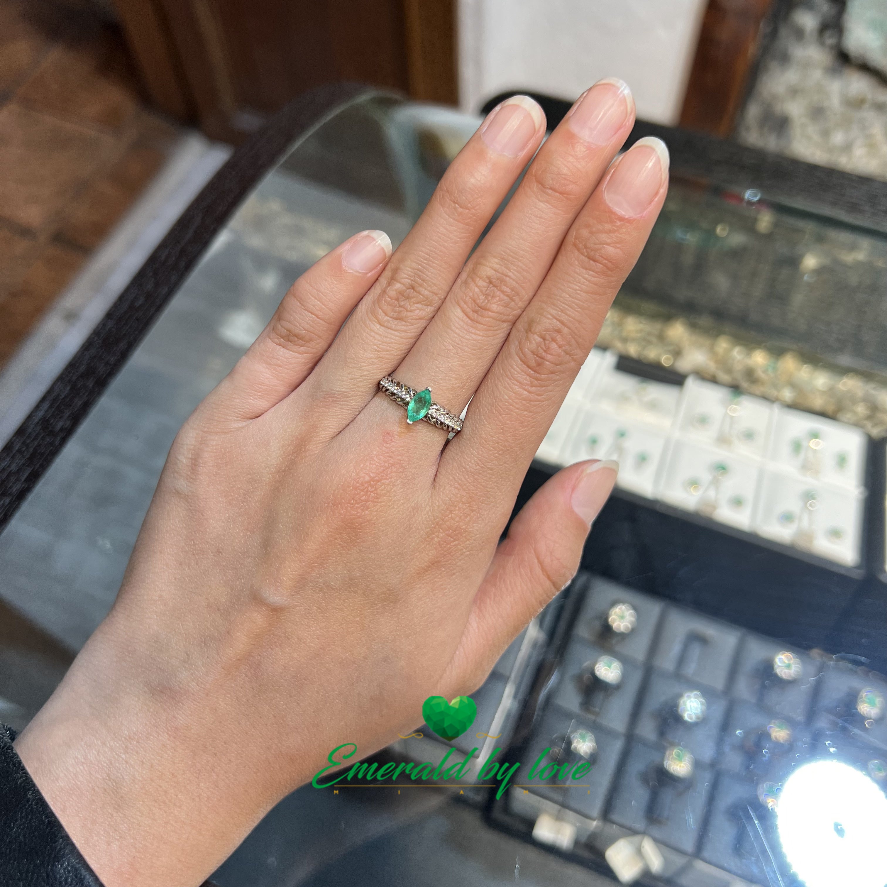 Emerald Marquise Ring with Decorative Zircon and Arabesque Band