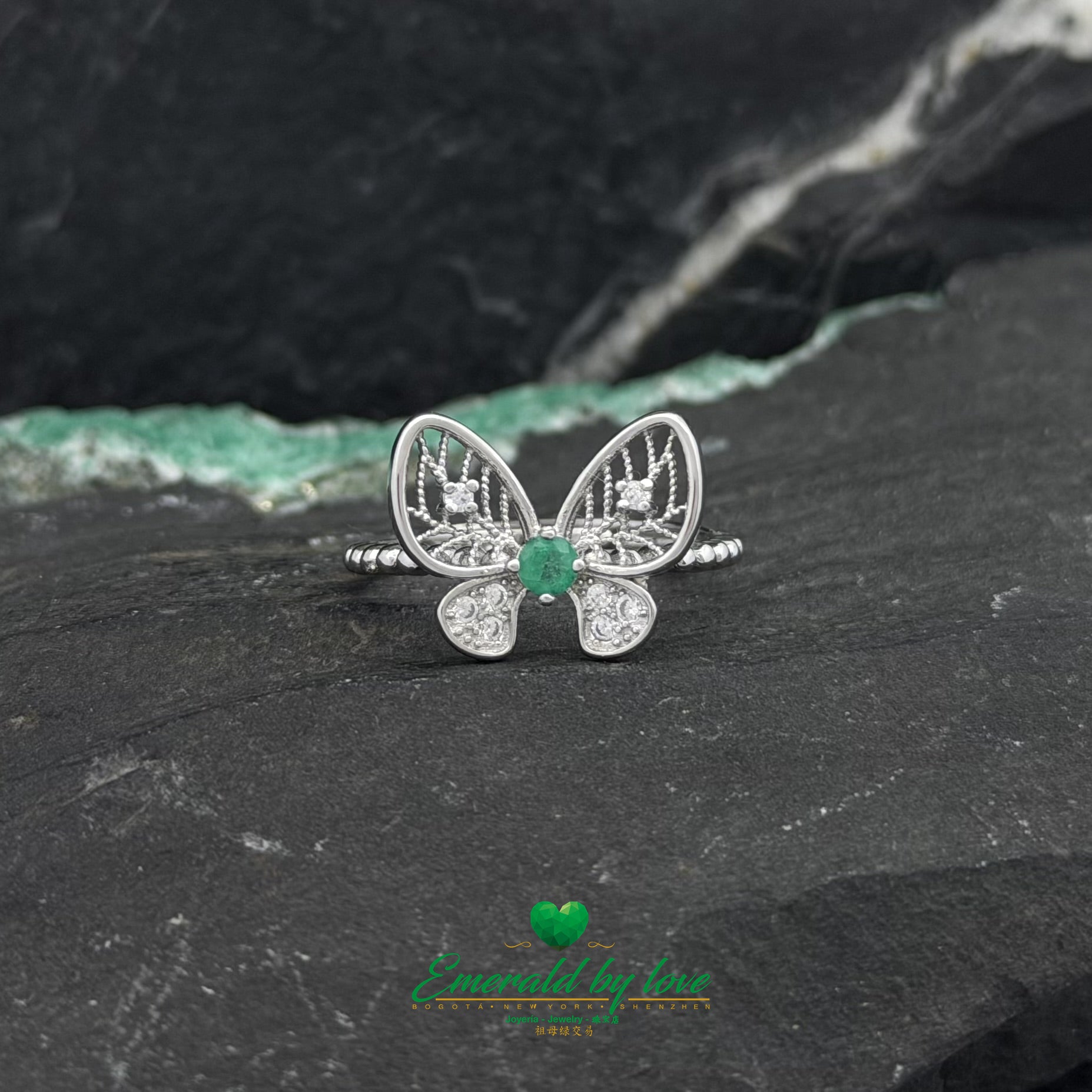 Butterfly Silver Ring with Round Emerald and Filigree Details