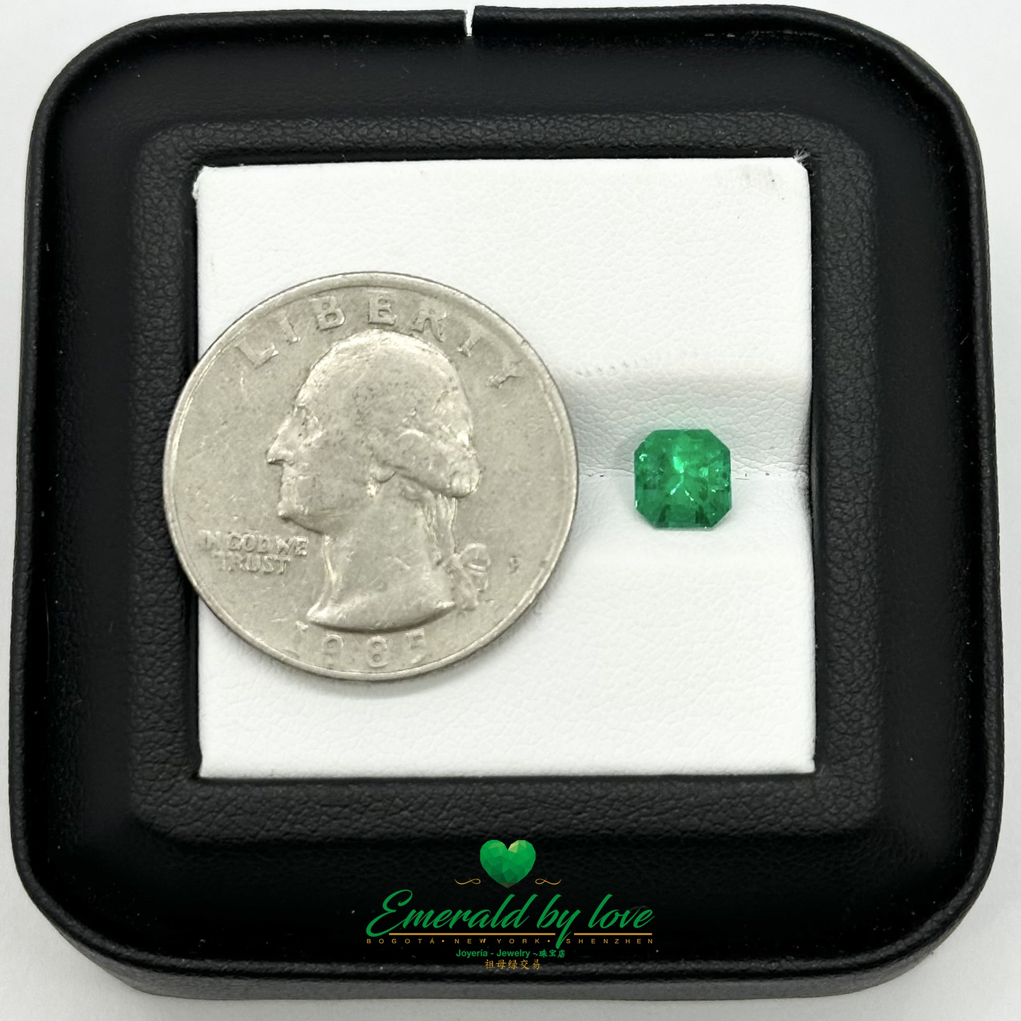 Square-cut 0.99 ct Colombian emerald with brilliant green tone and perfect proportions