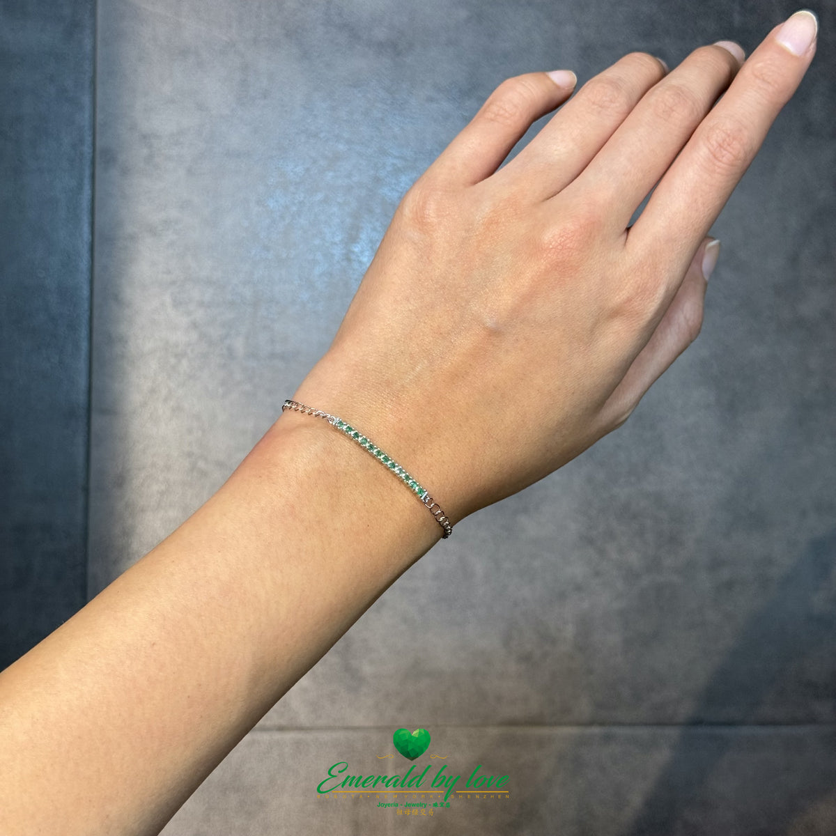 Round Colombian Emerald Semi-Band Bracelet in 925 Sterling Silver