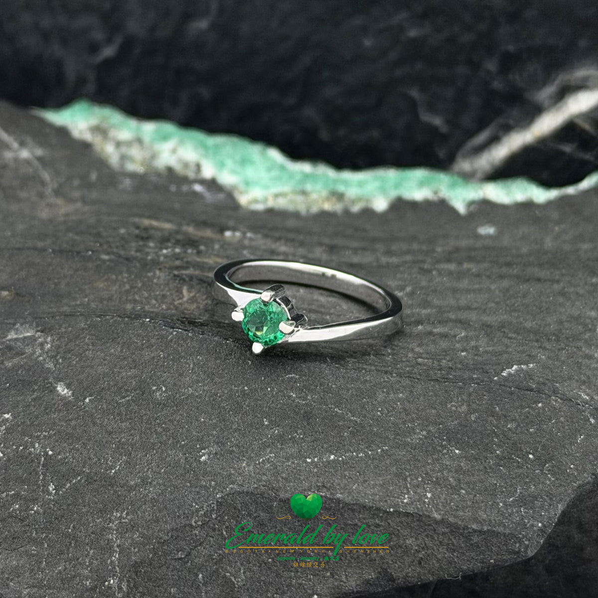 Round Emerald White Gold Split-Band Ring