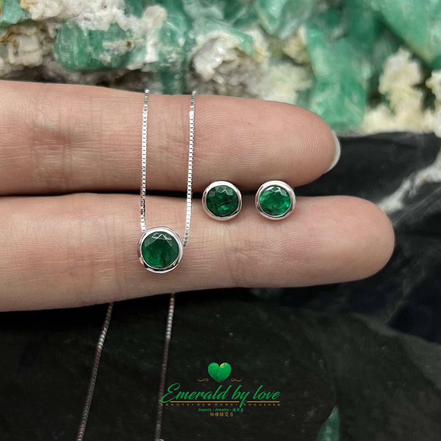 White Gold Round Emerald Bezel Set