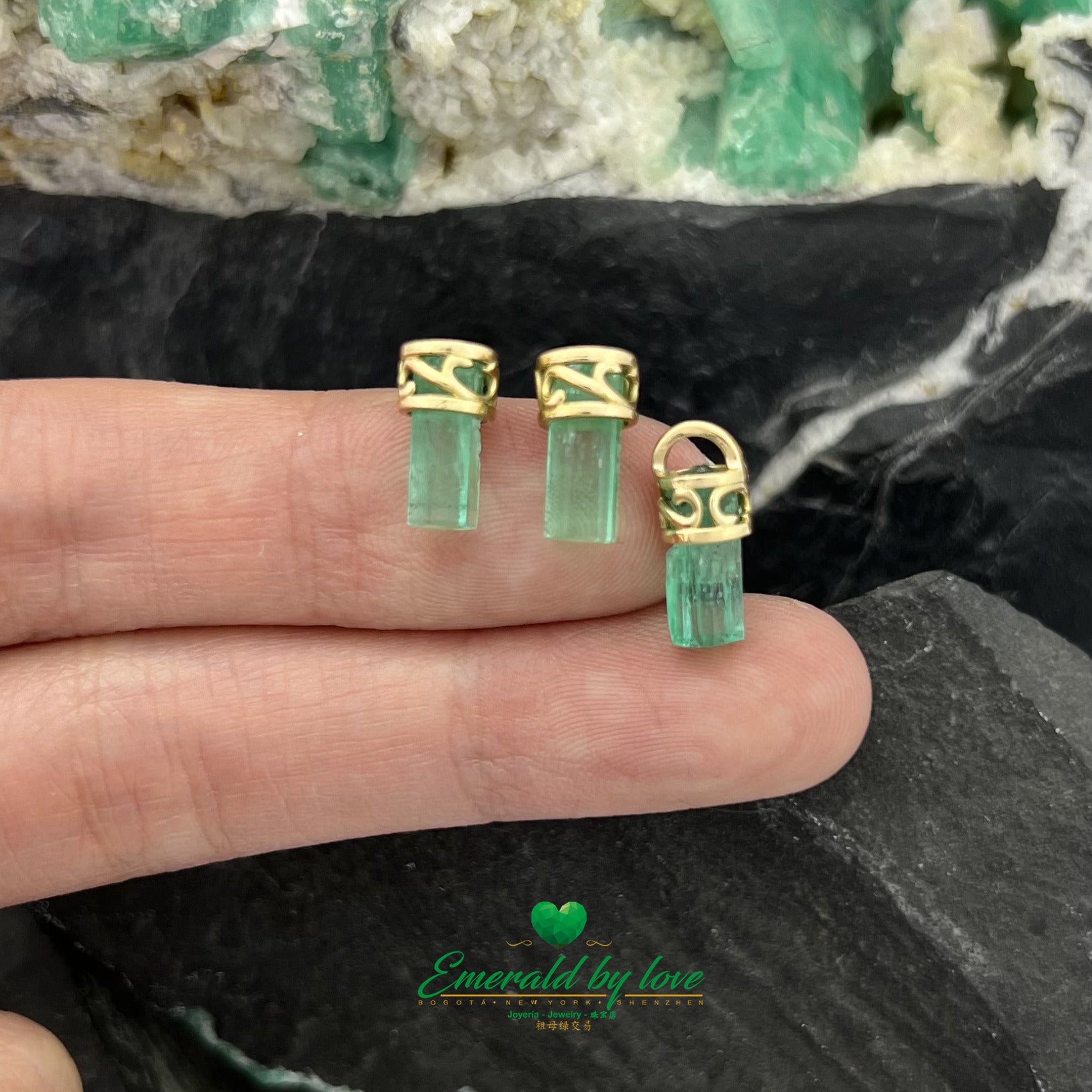 Radiant Intricacy: Yellow Gold Rough Emerald Set with Arabesque Accents