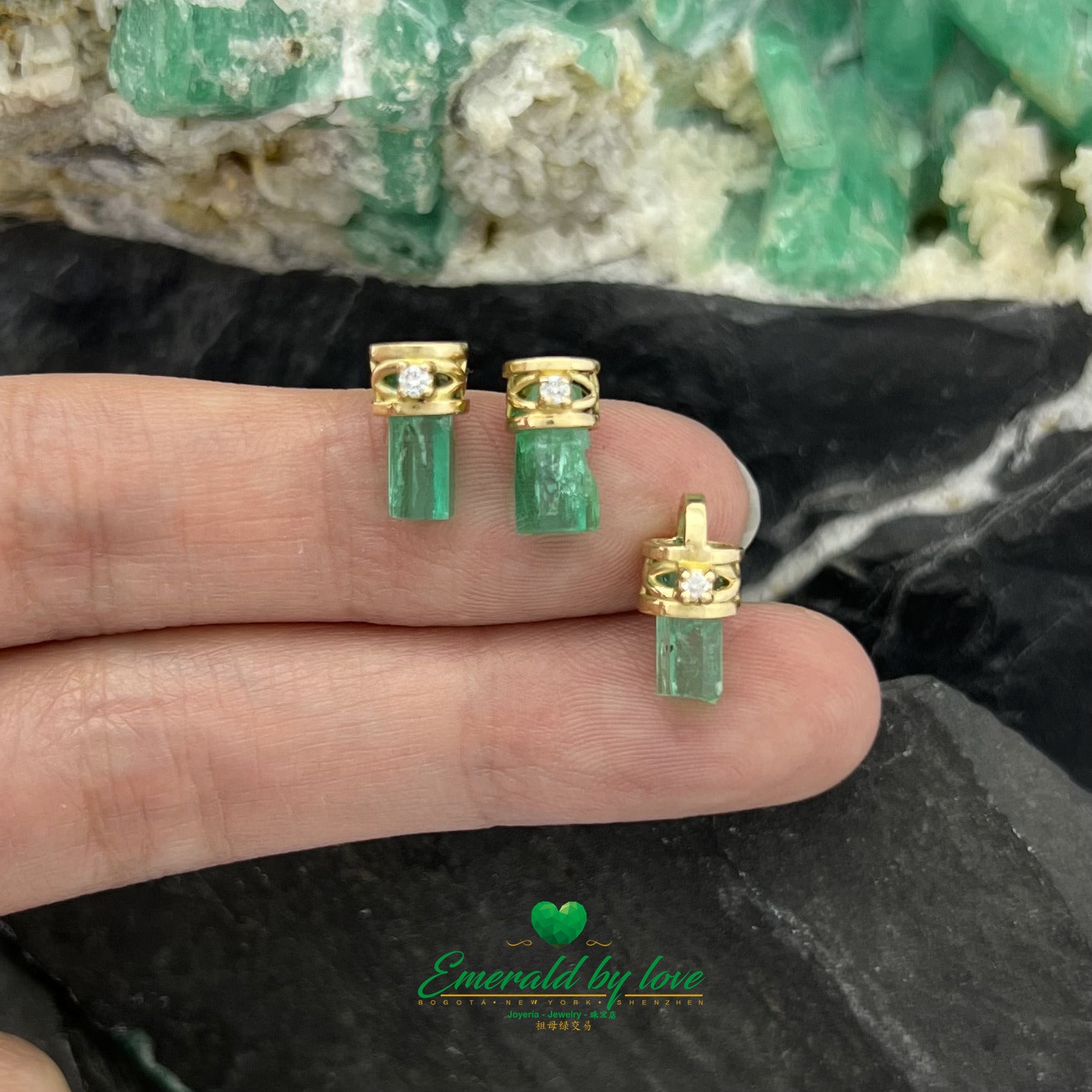 Exquisite Small Emeralds in Yellow Gold with Decorative Diamond Set