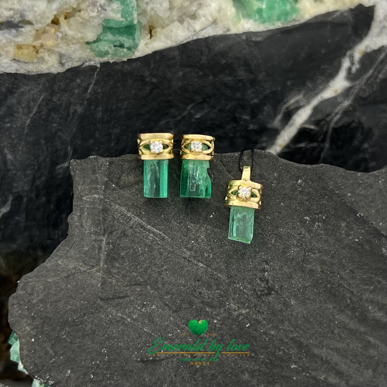 Exquisite Small Emeralds in Yellow Gold with Decorative Diamond Set