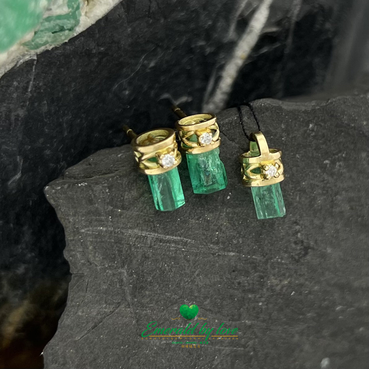 Exquisite Small Emeralds in Yellow Gold with Decorative Diamond Set