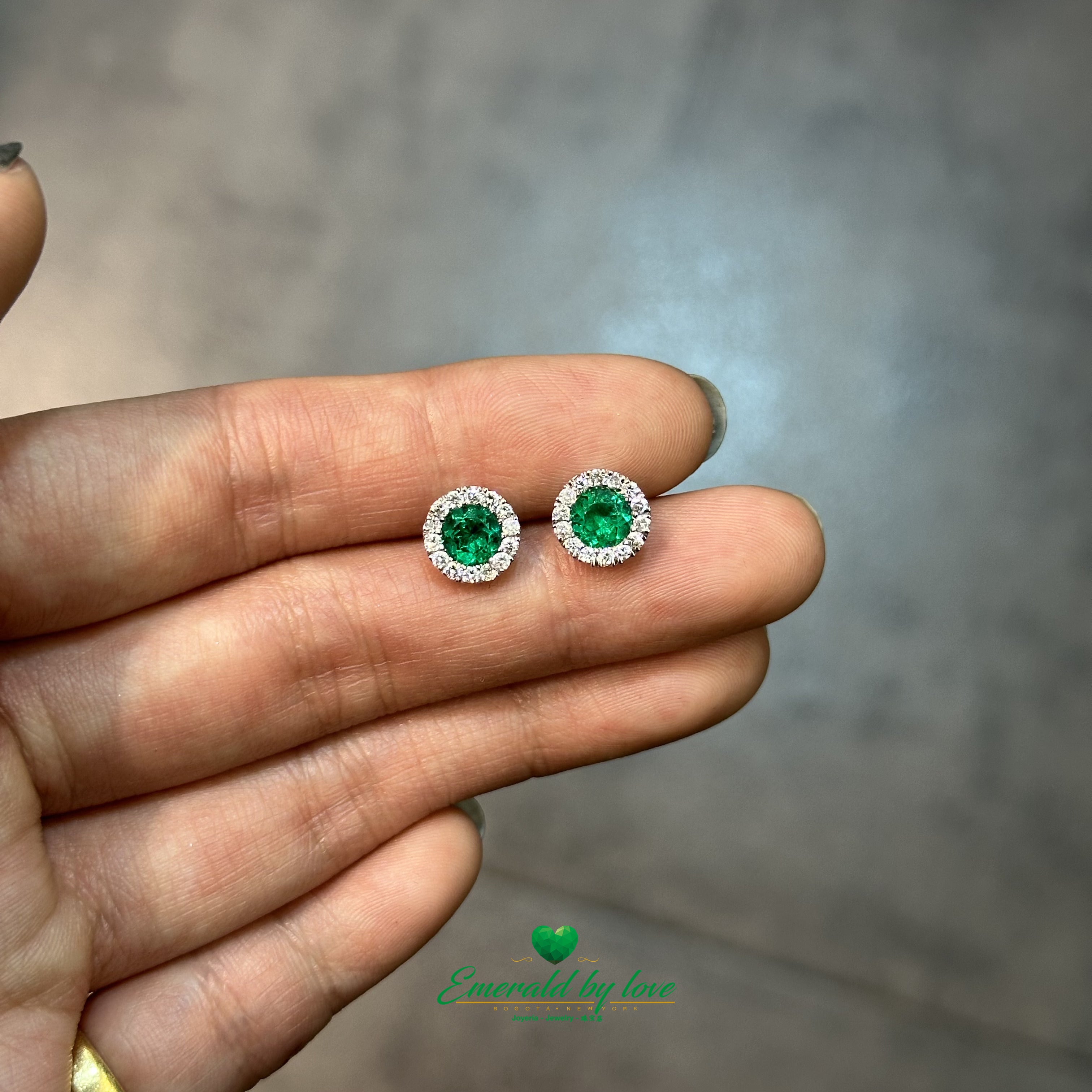 White Gold Ring, Earrings, and Pendant Set with High-Quality Round Emeralds and Diamond Accents