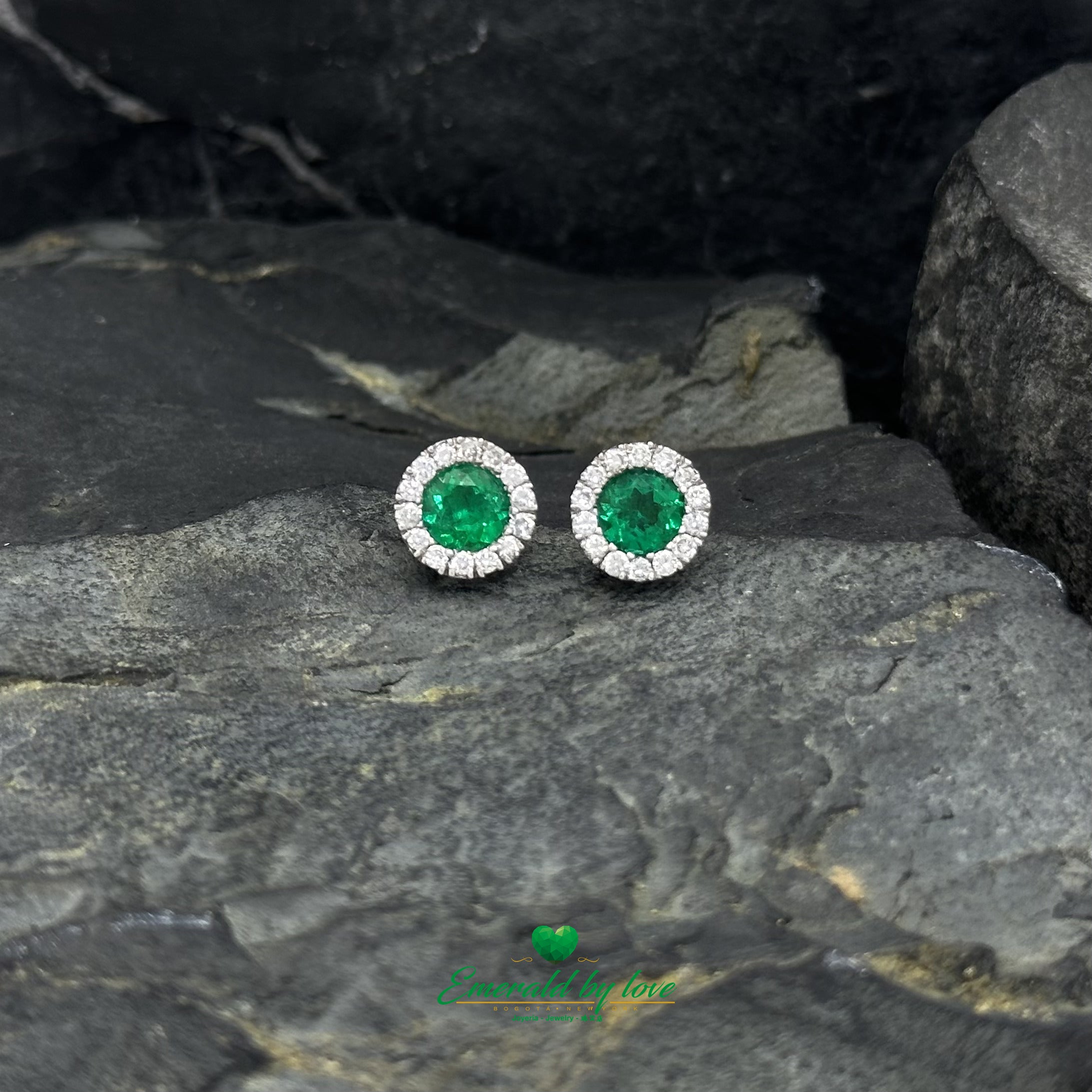 White Gold Ring, Earrings, and Pendant Set with High-Quality Round Emeralds and Diamond Accents