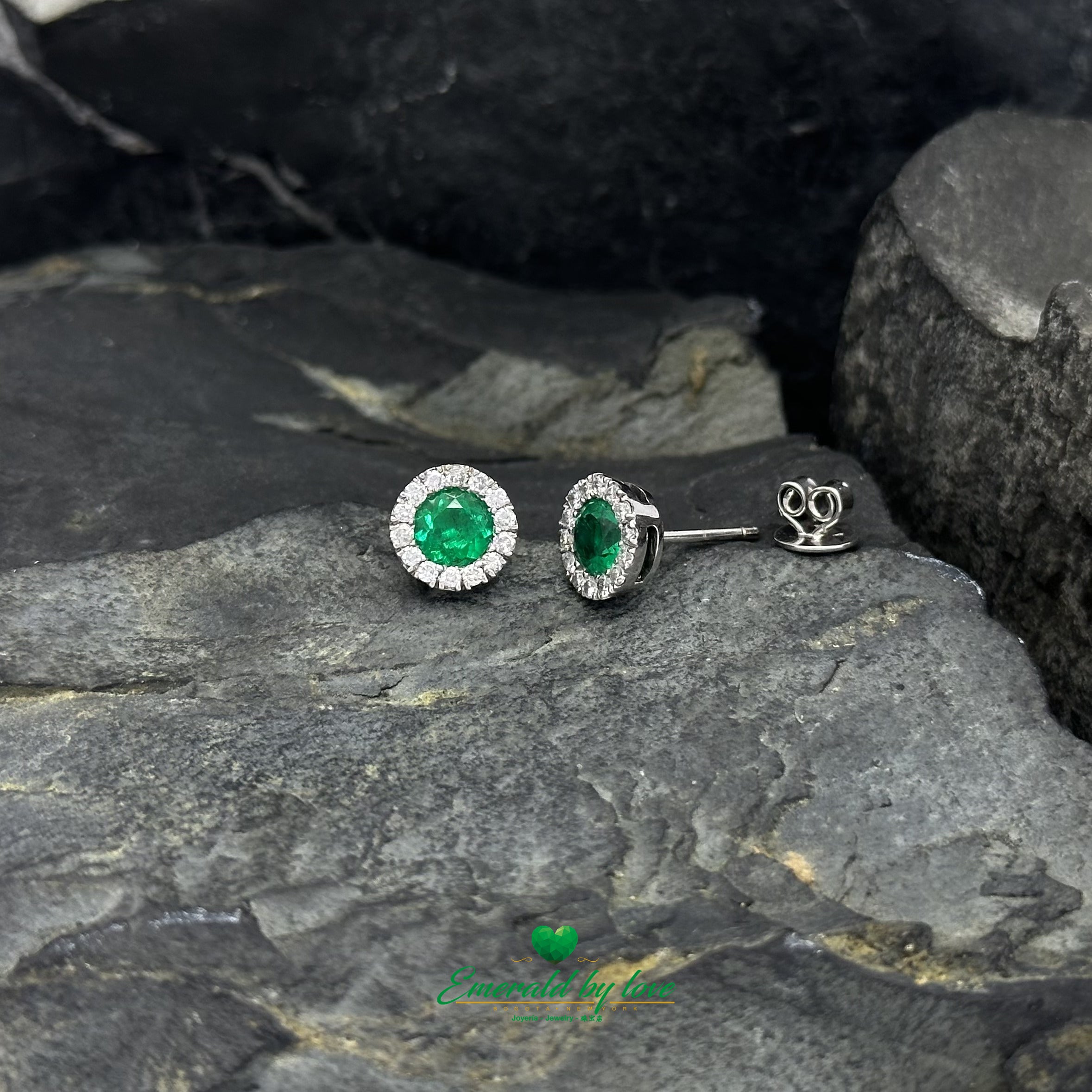 White Gold Ring, Earrings, and Pendant Set with High-Quality Round Emeralds and Diamond Accents