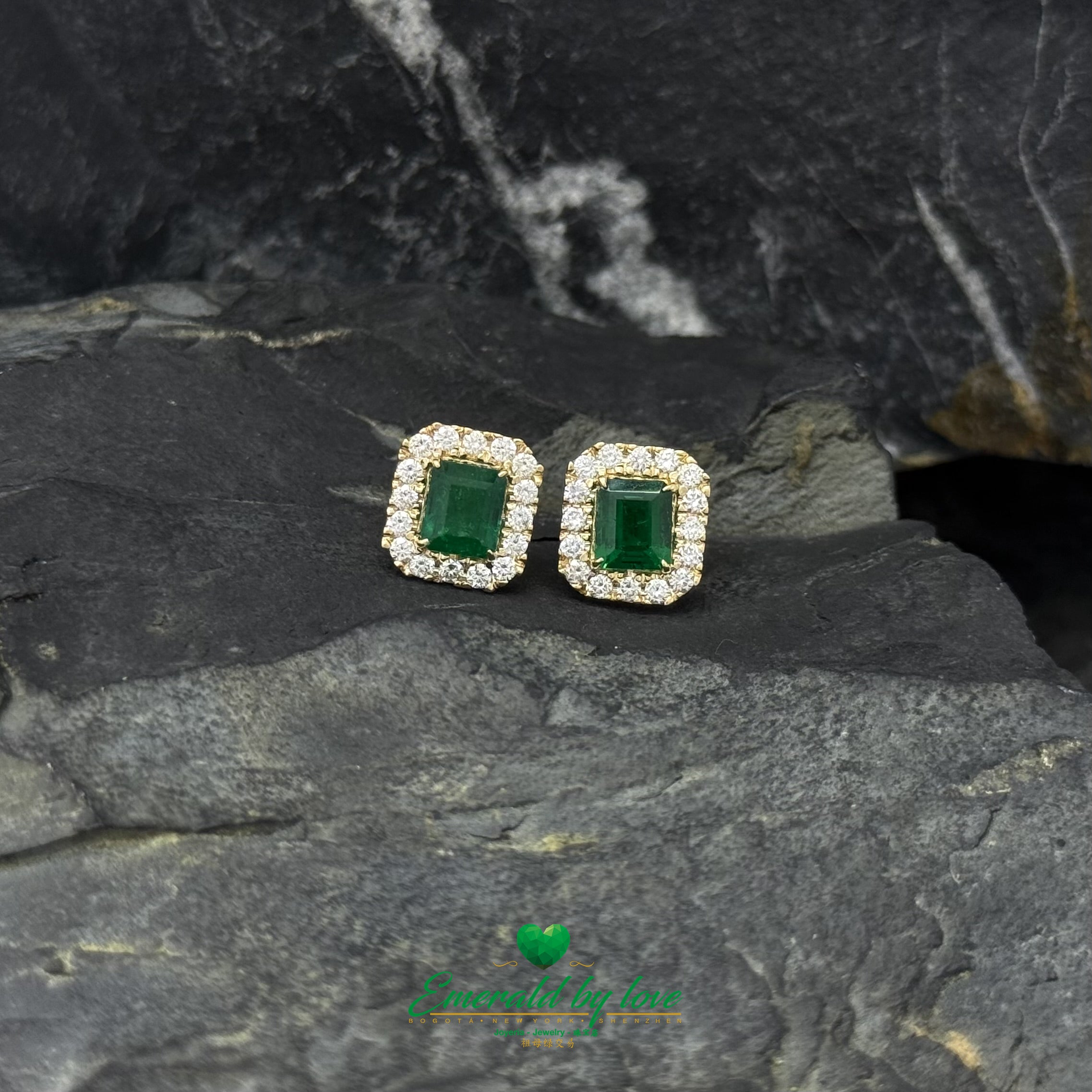 Luxury Emerald-Cut Colombian Emerald Pendant & Earrings Set with Diamond Cluster Setting
