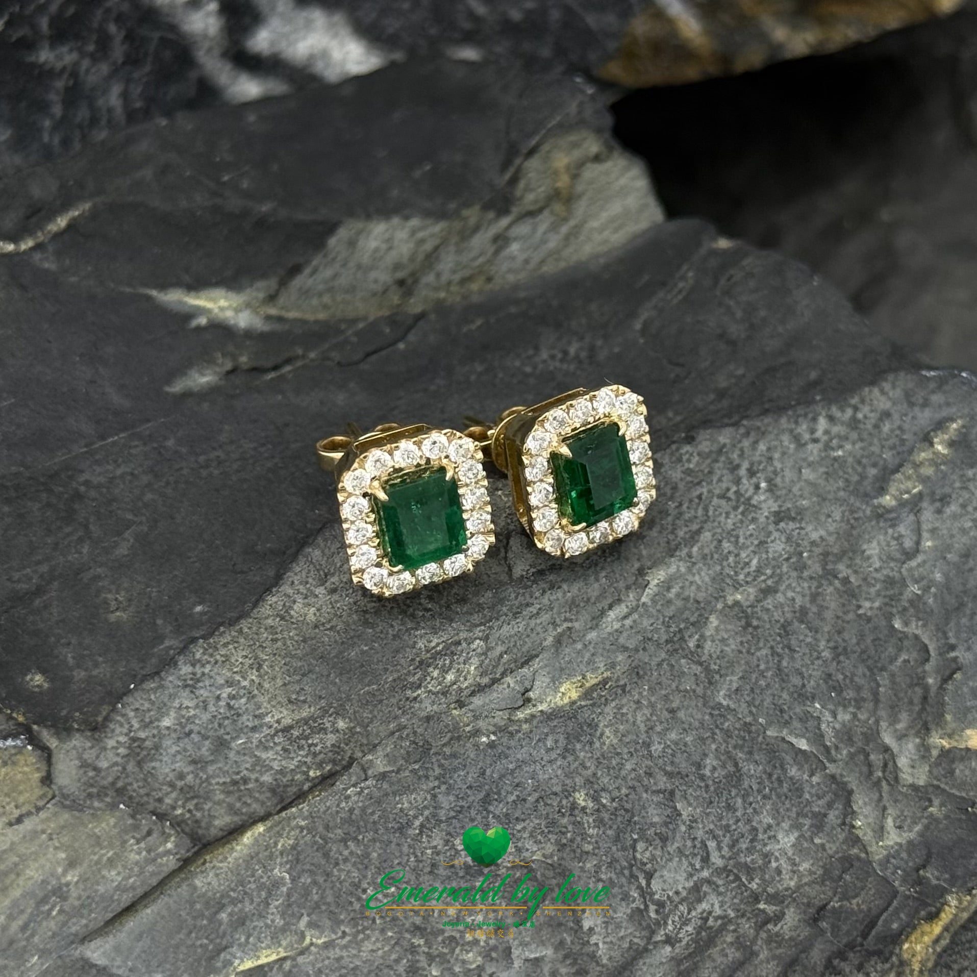 Luxury Emerald-Cut Colombian Emerald Pendant & Earrings Set with Diamond Cluster Setting