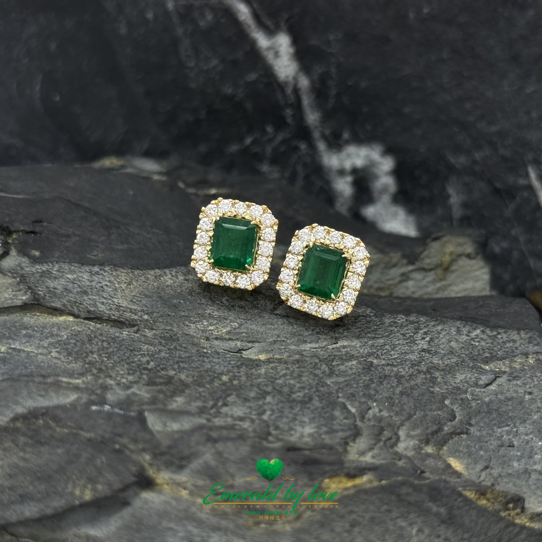 Luxury Emerald-Cut Colombian Emerald Pendant & Earrings Set with Diamond Cluster Setting