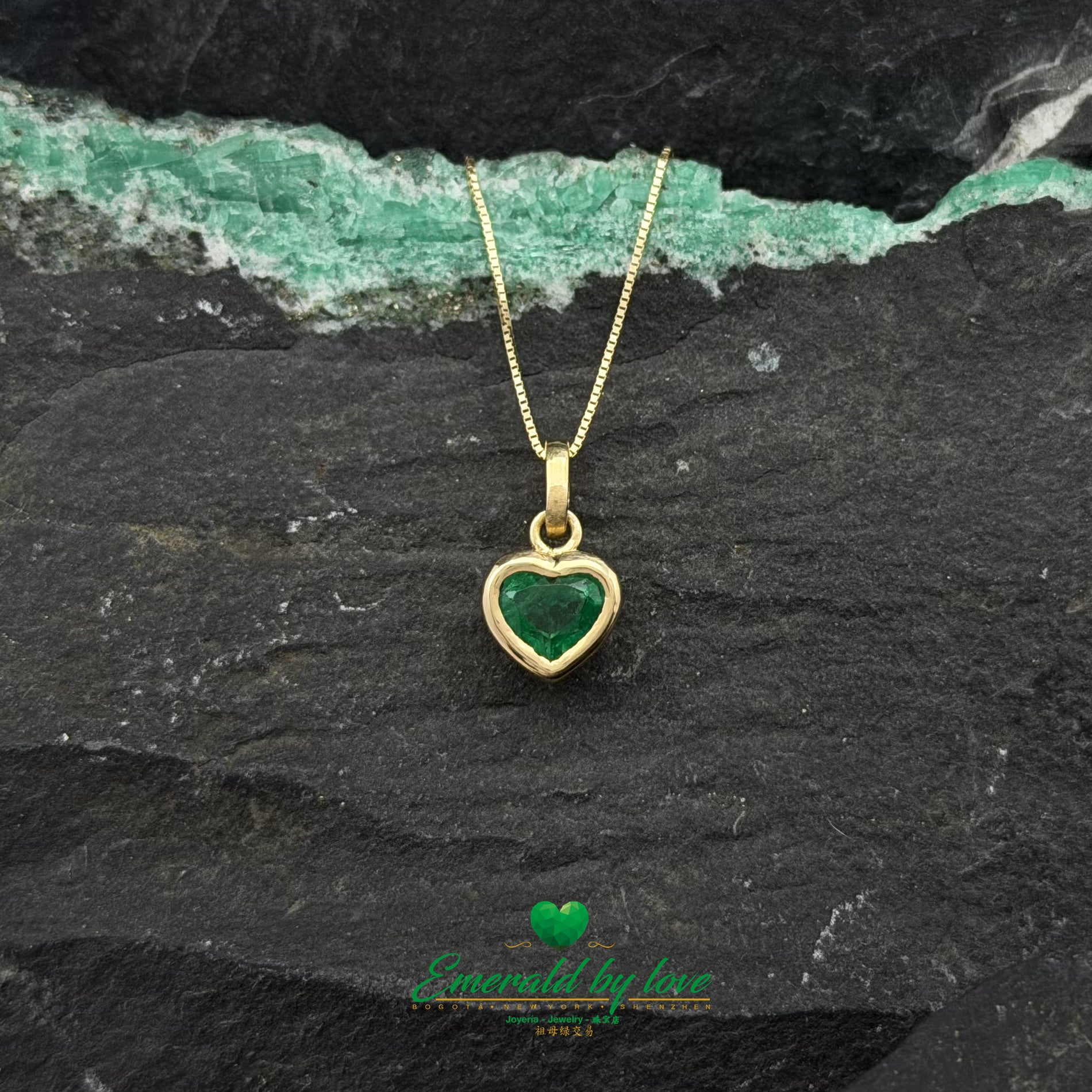 Yellow Gold Heart Pendant with Colombian Emerald