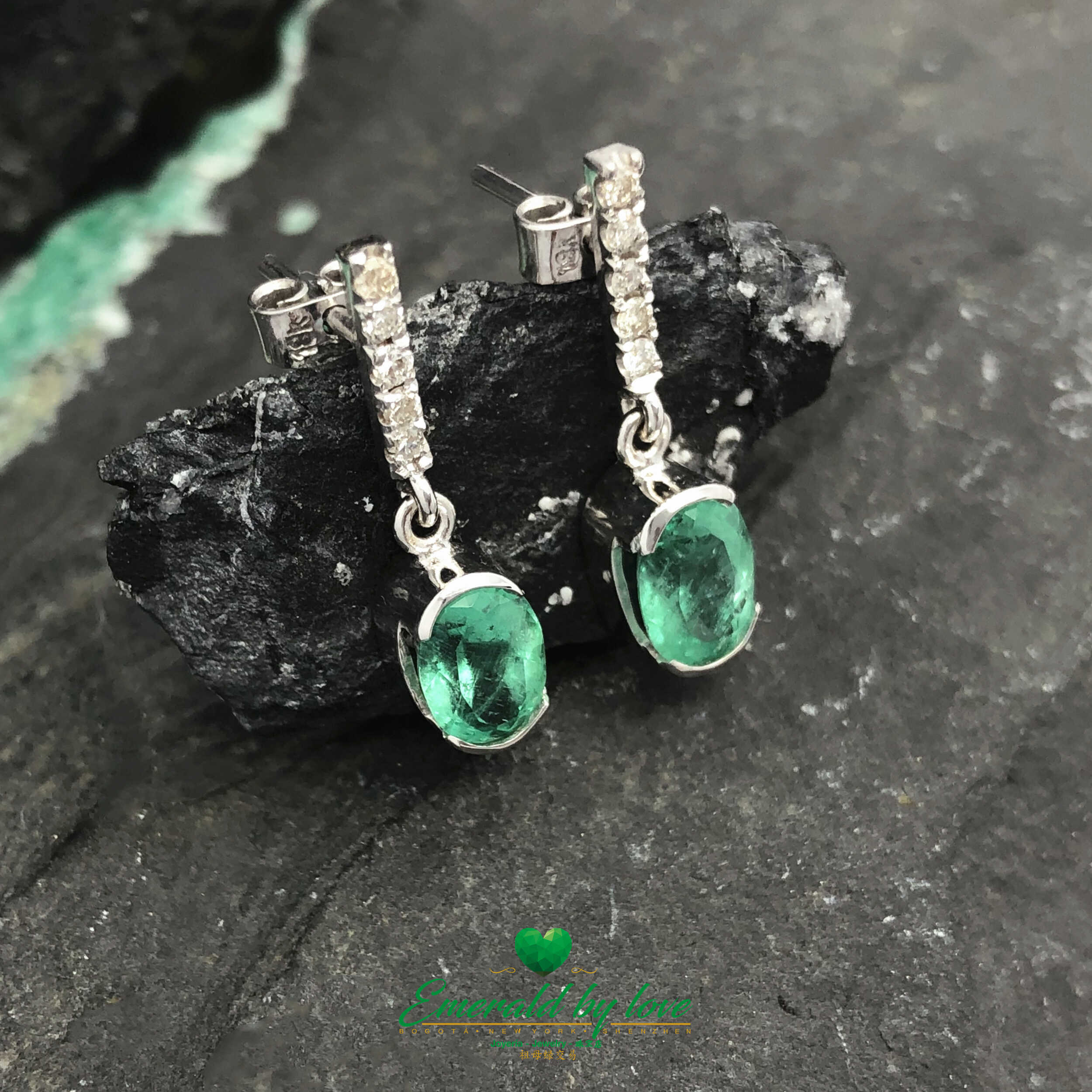 Colombian Emerald Earrings in 18K White Gold