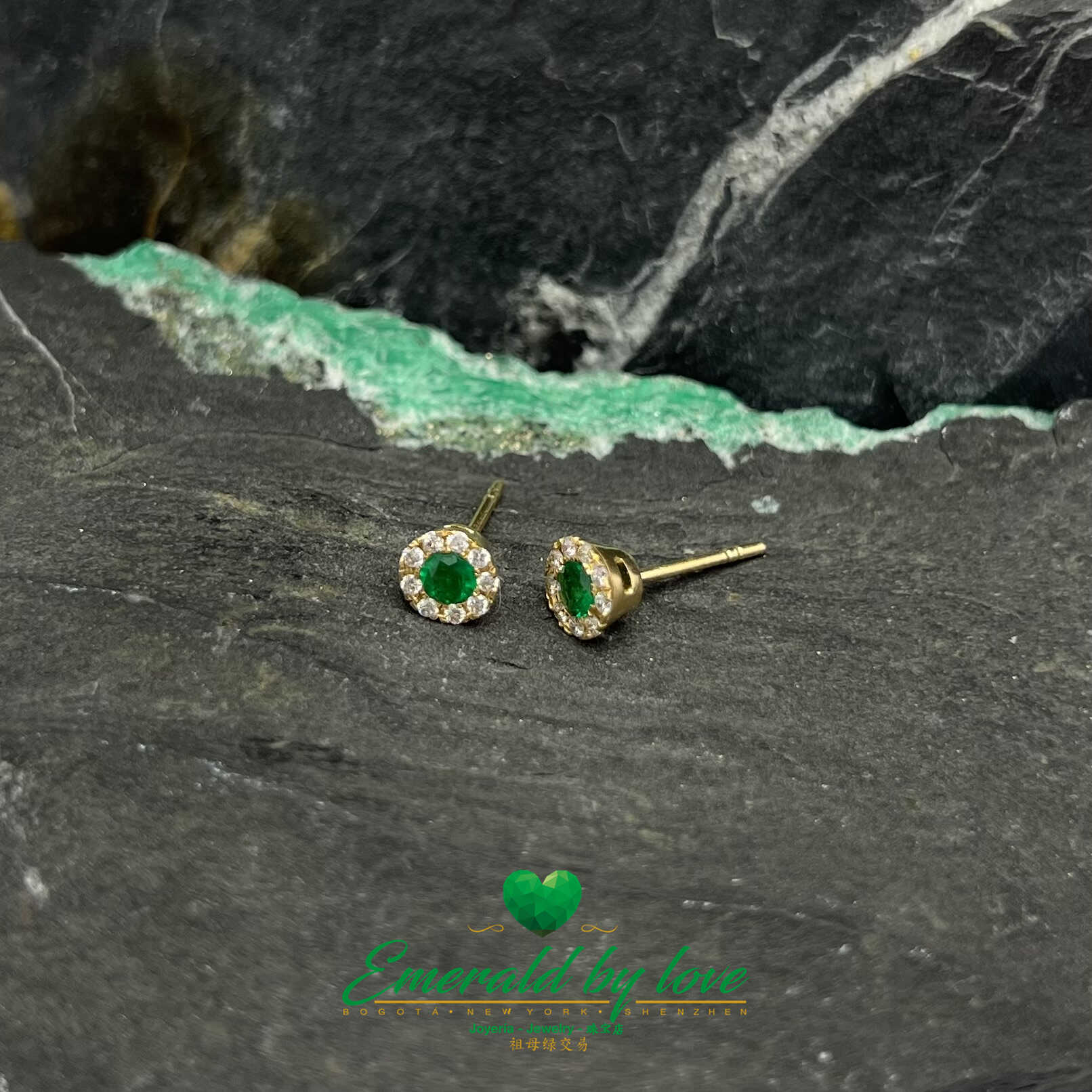 Colombian Emerald Earrings in 18K Yellow Gold