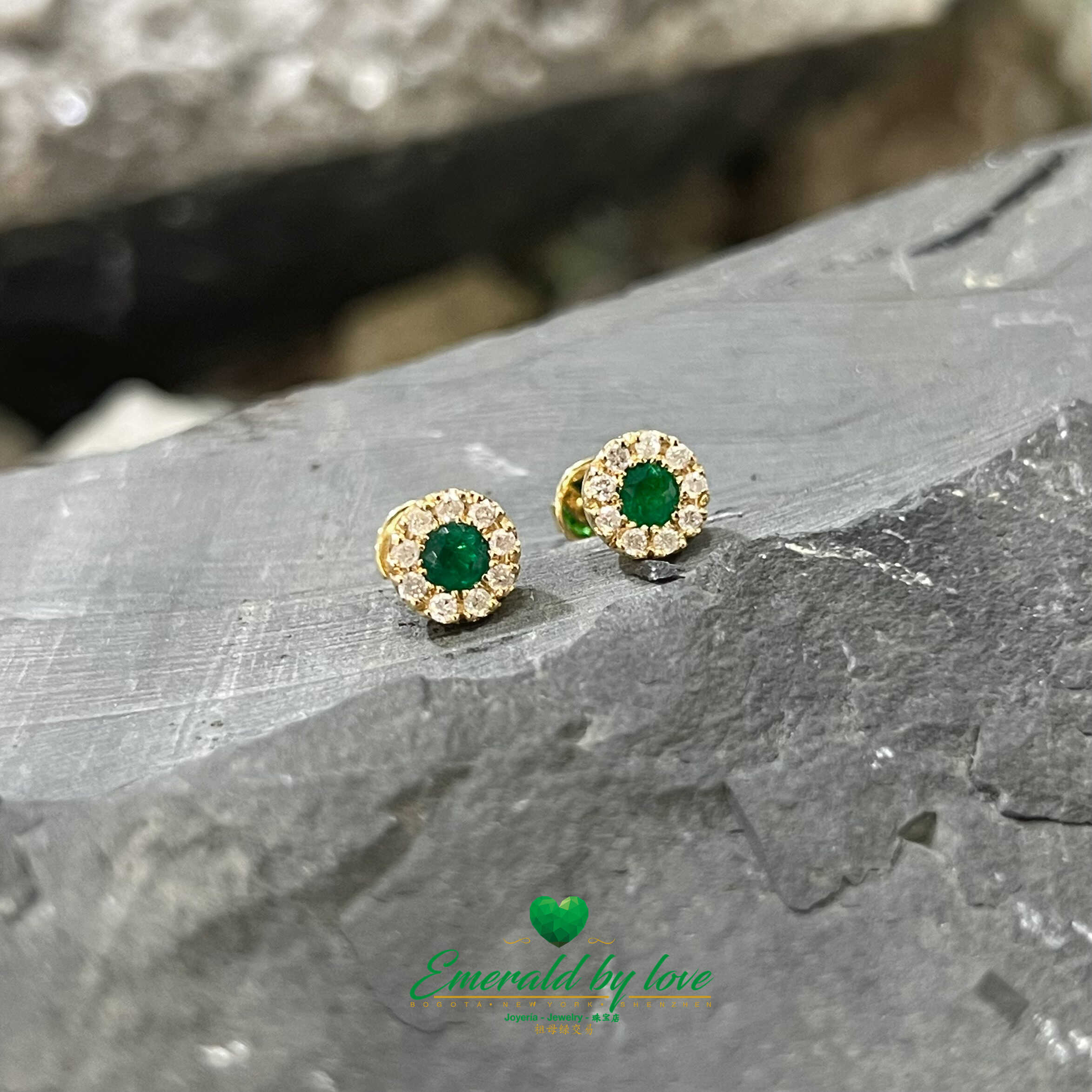 18K Yellow Gold  Earrings with Diamonds and Colombian Emeralds