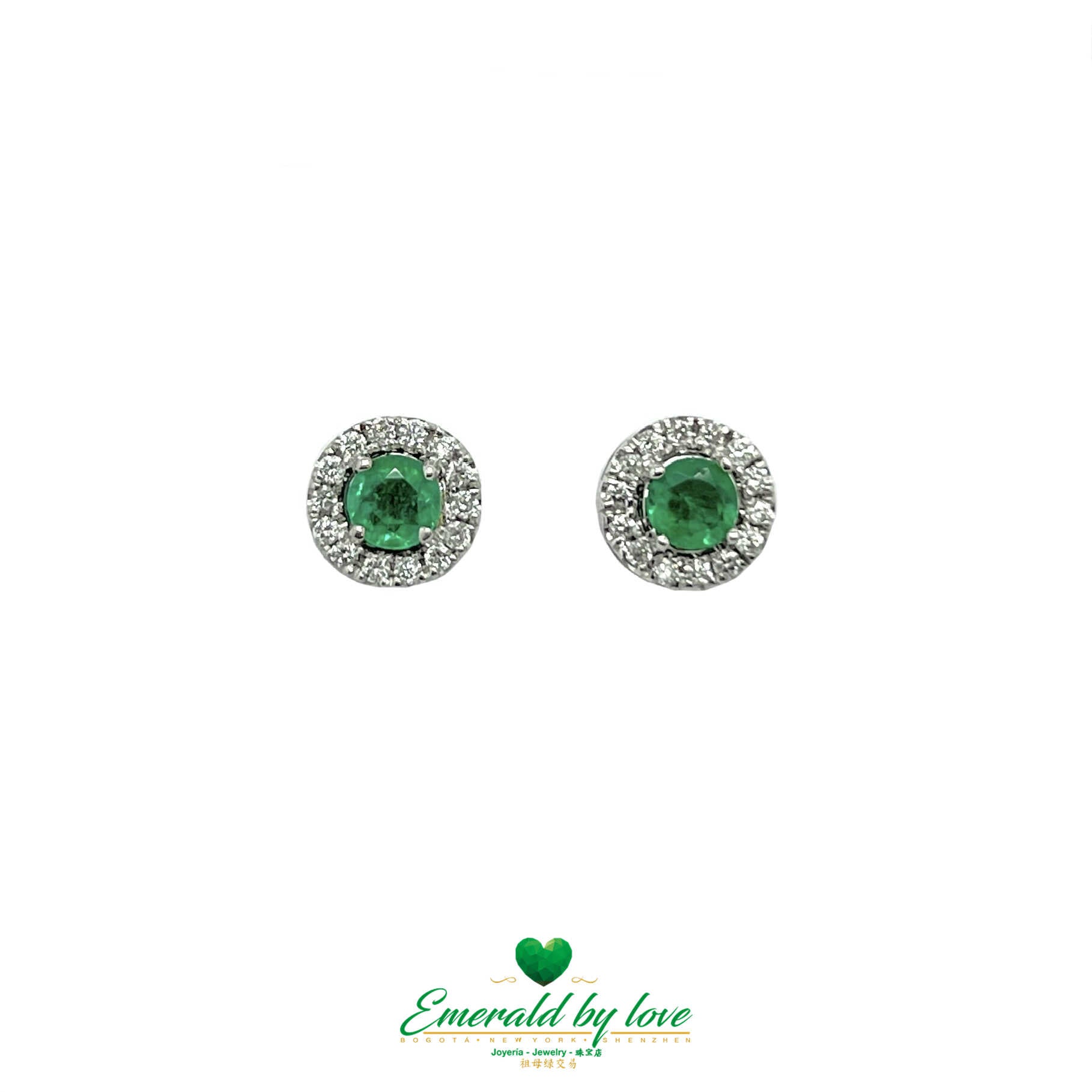 Séduisantes boucles d'oreilles rondes colombiennes avec émeraudes et diamants en or blanc