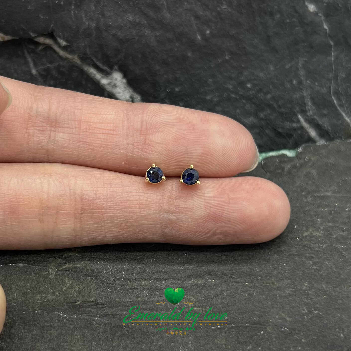 A Captivating Symphony of Rich Hues 18K Yellow Gold Stud Earrings with Sapphires