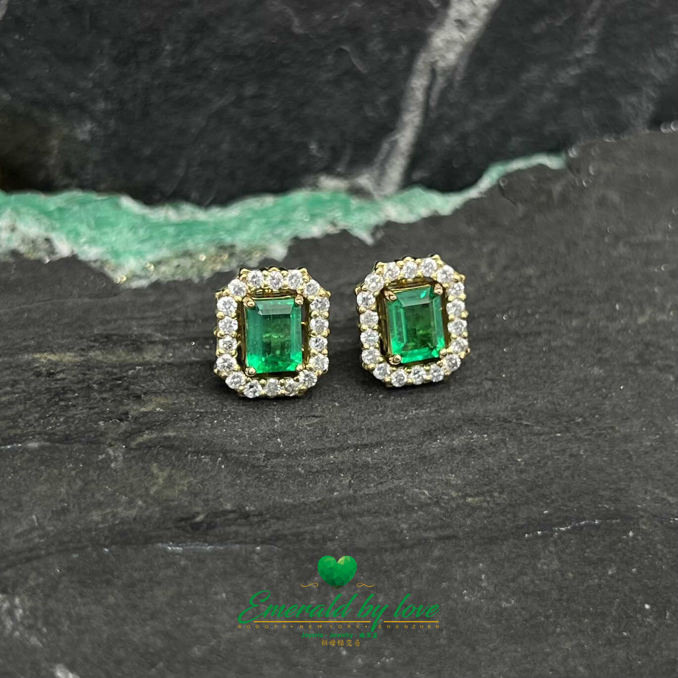 Colombian Elegance: 18k Yellow Gold Earrings with Colombian Emeralds and Diamonds