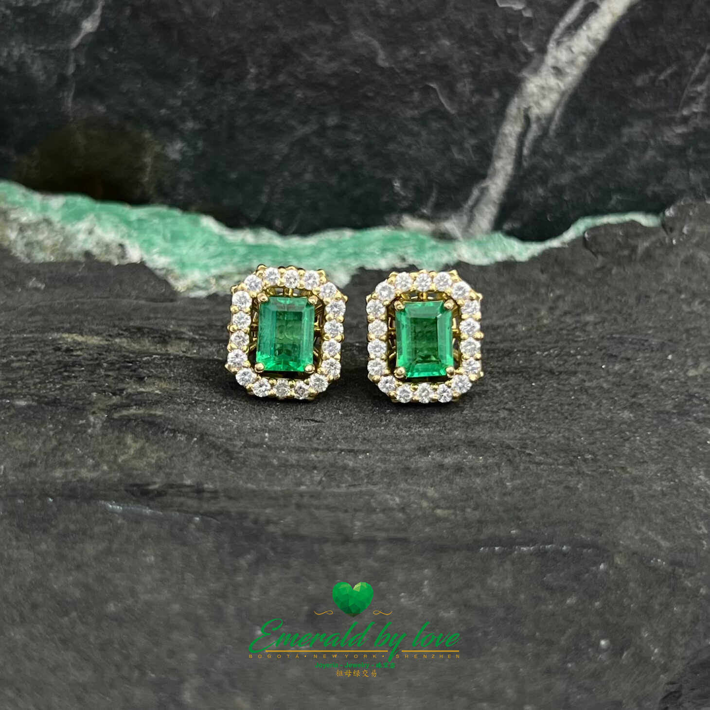 Colombian Elegance: 18k Yellow Gold Earrings with Colombian Emeralds and Diamonds